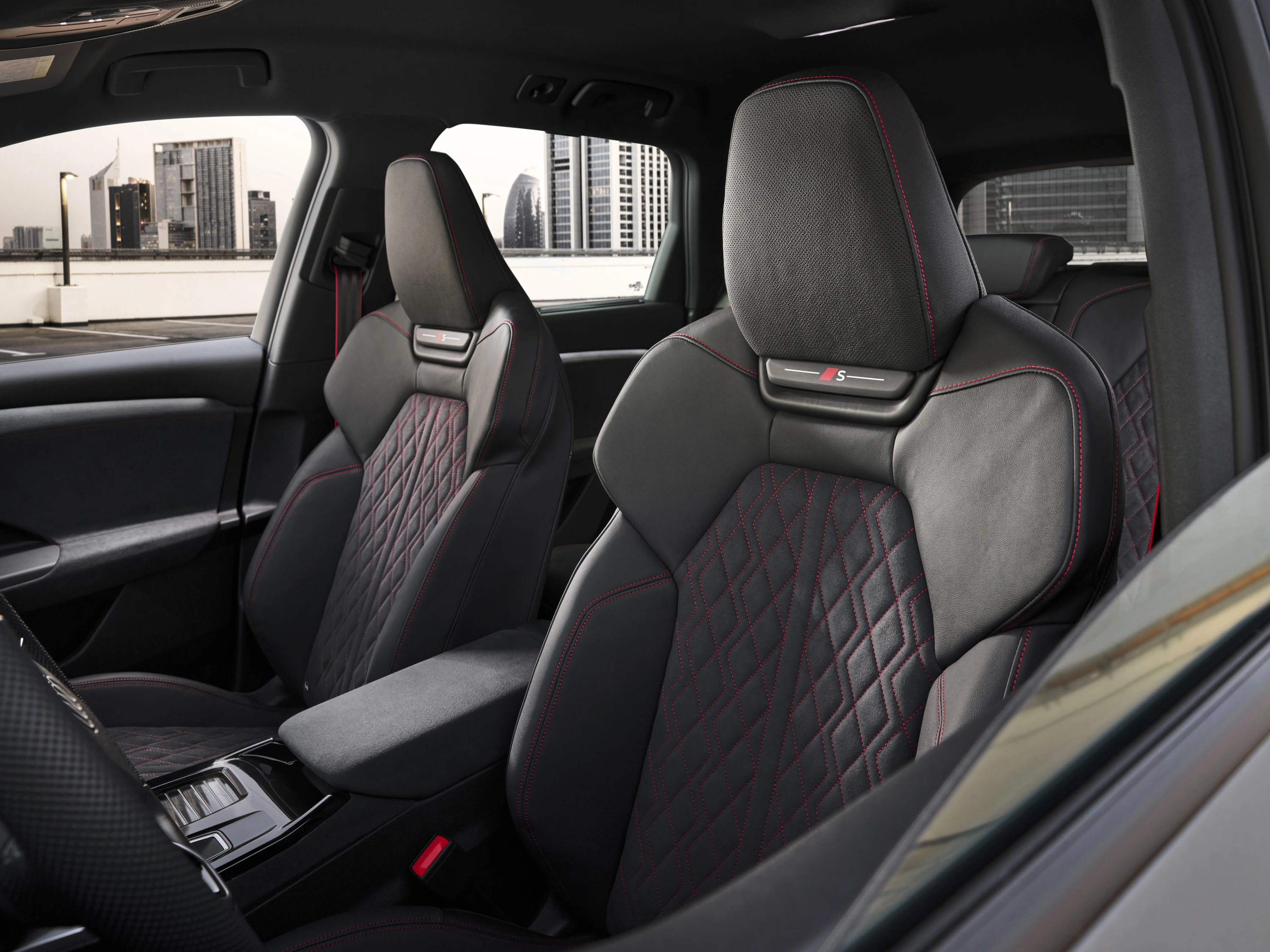 Audi Q6 e-tron quattro frontseats view