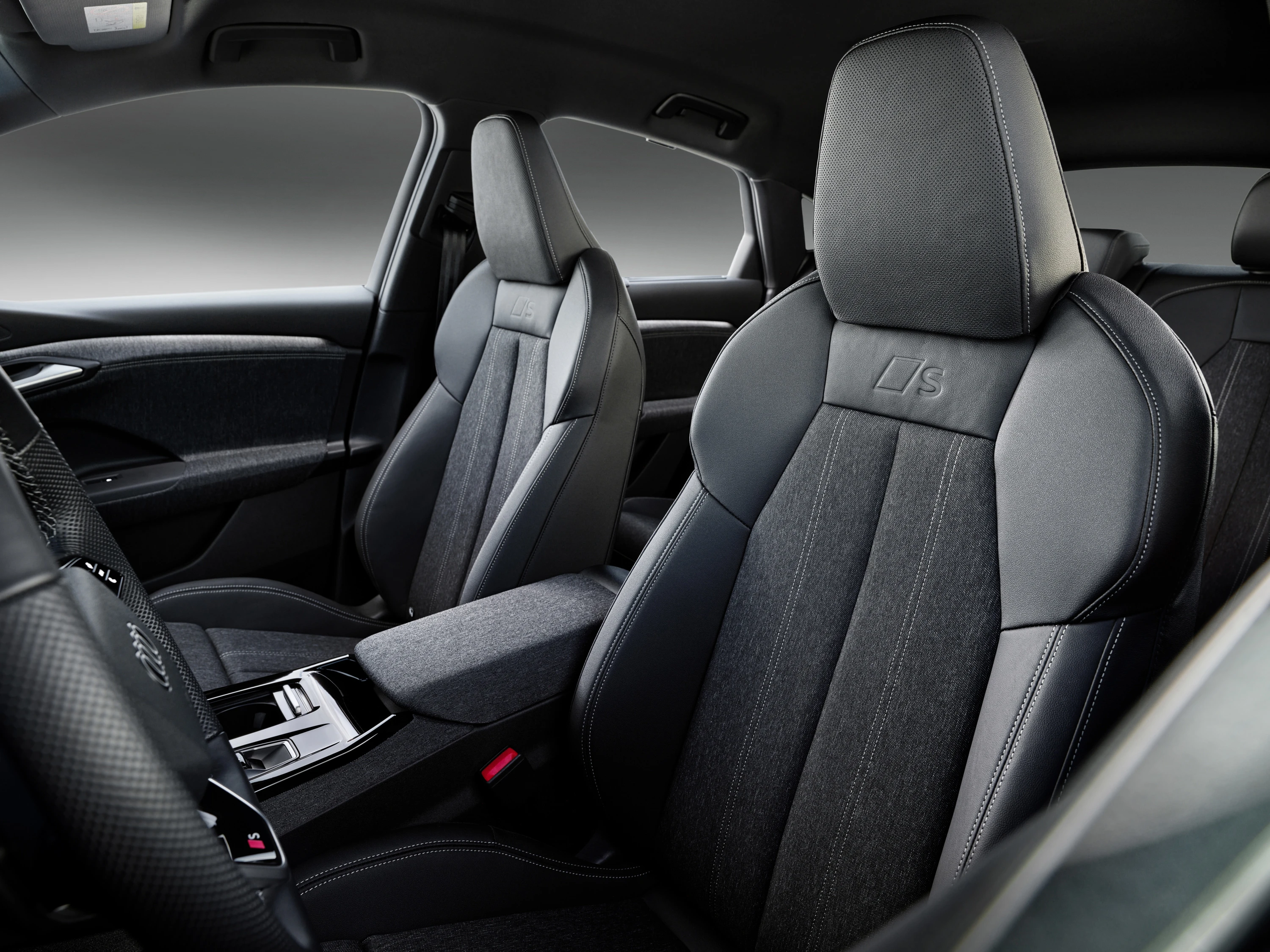 Audi Q6 Sportback e-tron frontseats view