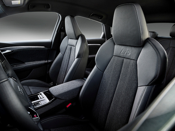 Audi Q6 Sportback e-tron performance frontseats view