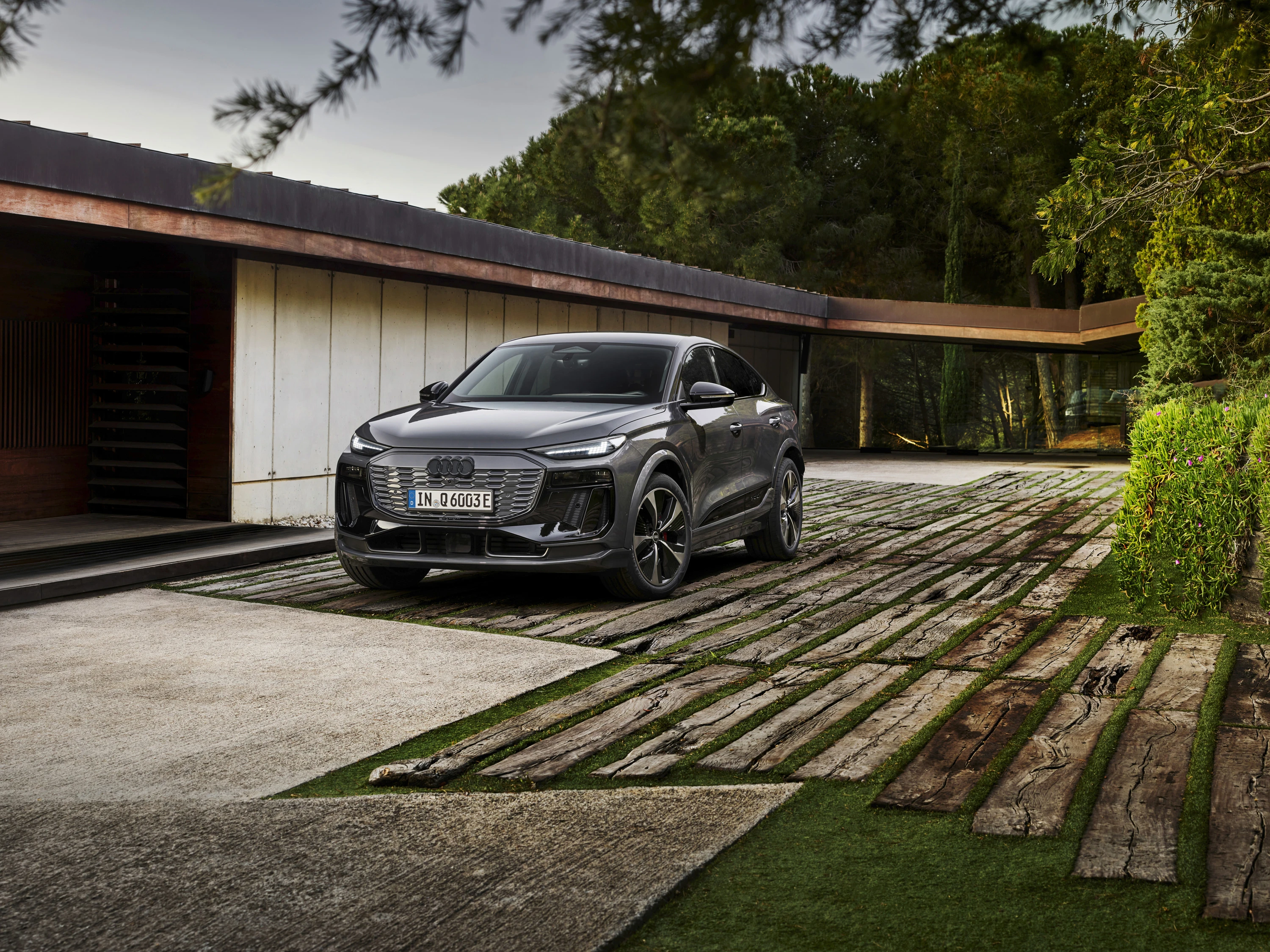 Audi Q6 Sportback e-tron quattro exterior view