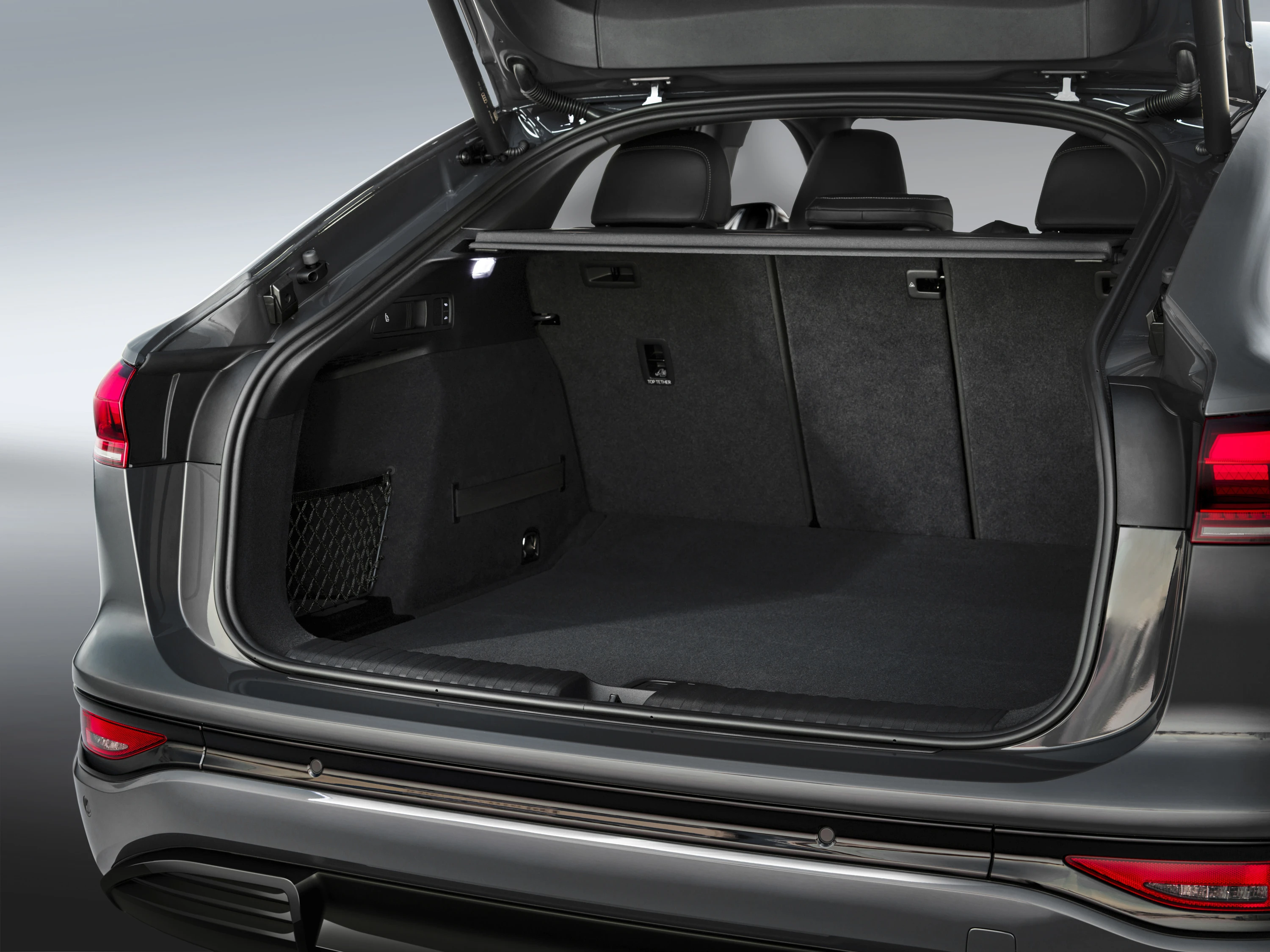 Audi Q6 Sportback e-tron quattro trunk view