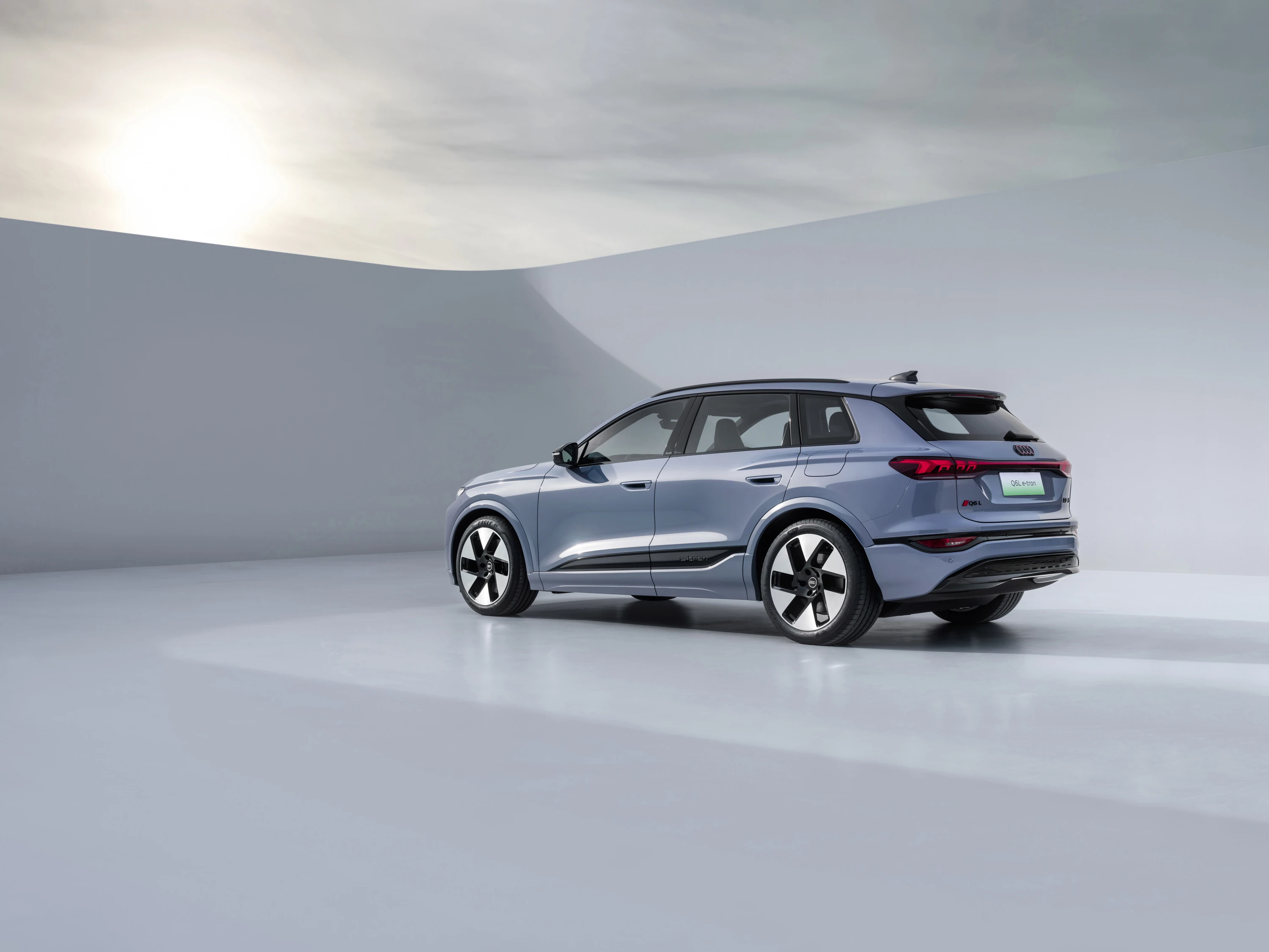 Audi Q6L e-tron quattro exterior view