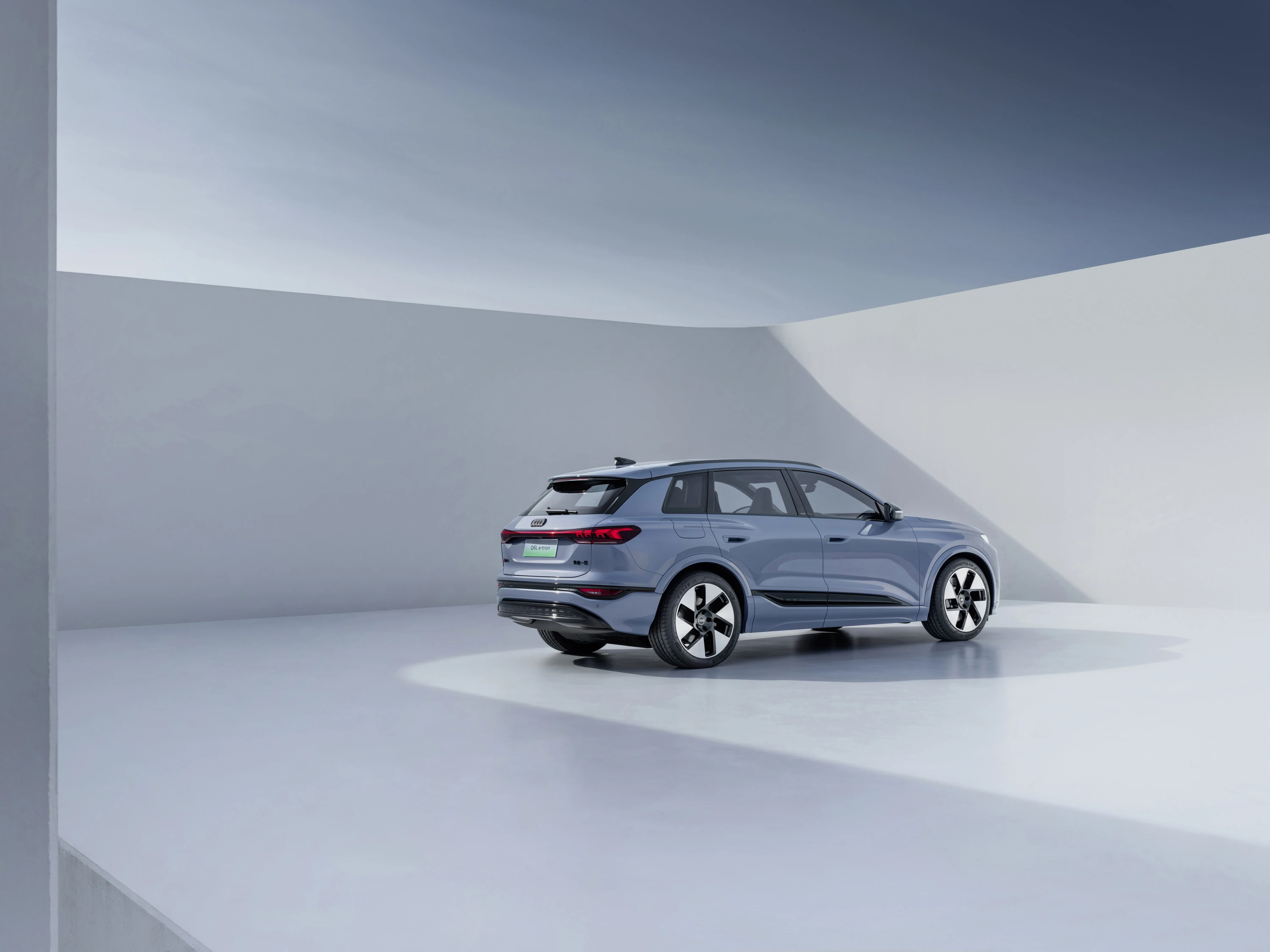 Audi Q6L e-tron quattro exterior view