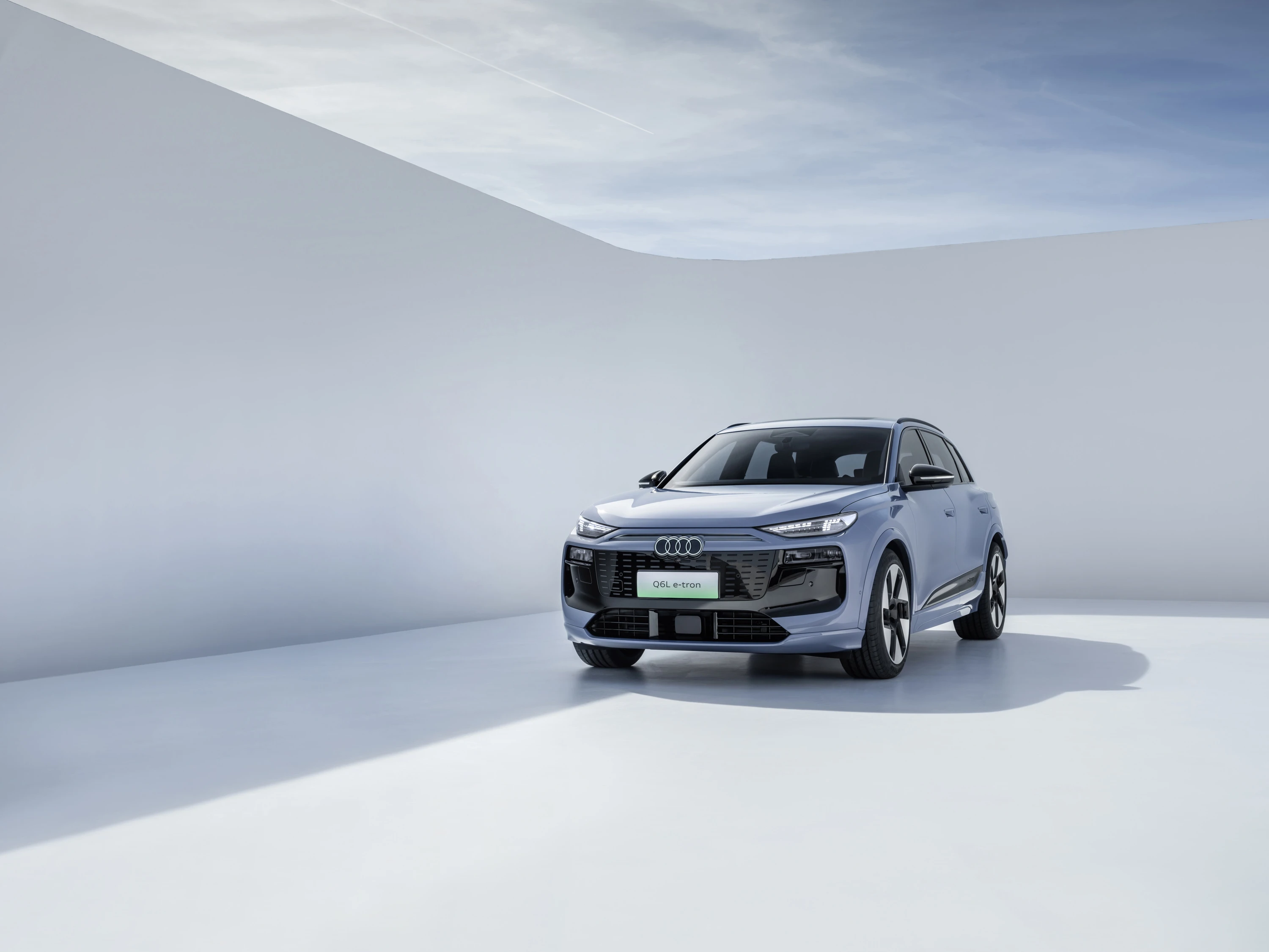 Audi Q6L e-tron quattro exterior view