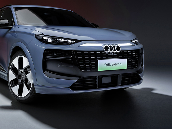Audi Q6L e-tron quattro headlights view
