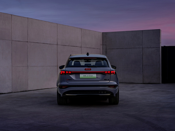 Audi Q6L e-tron quattro rearlights view