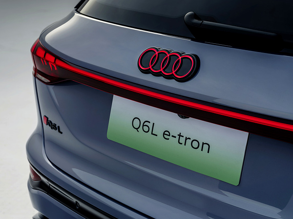 Audi Q6L e-tron quattro rearlights view
