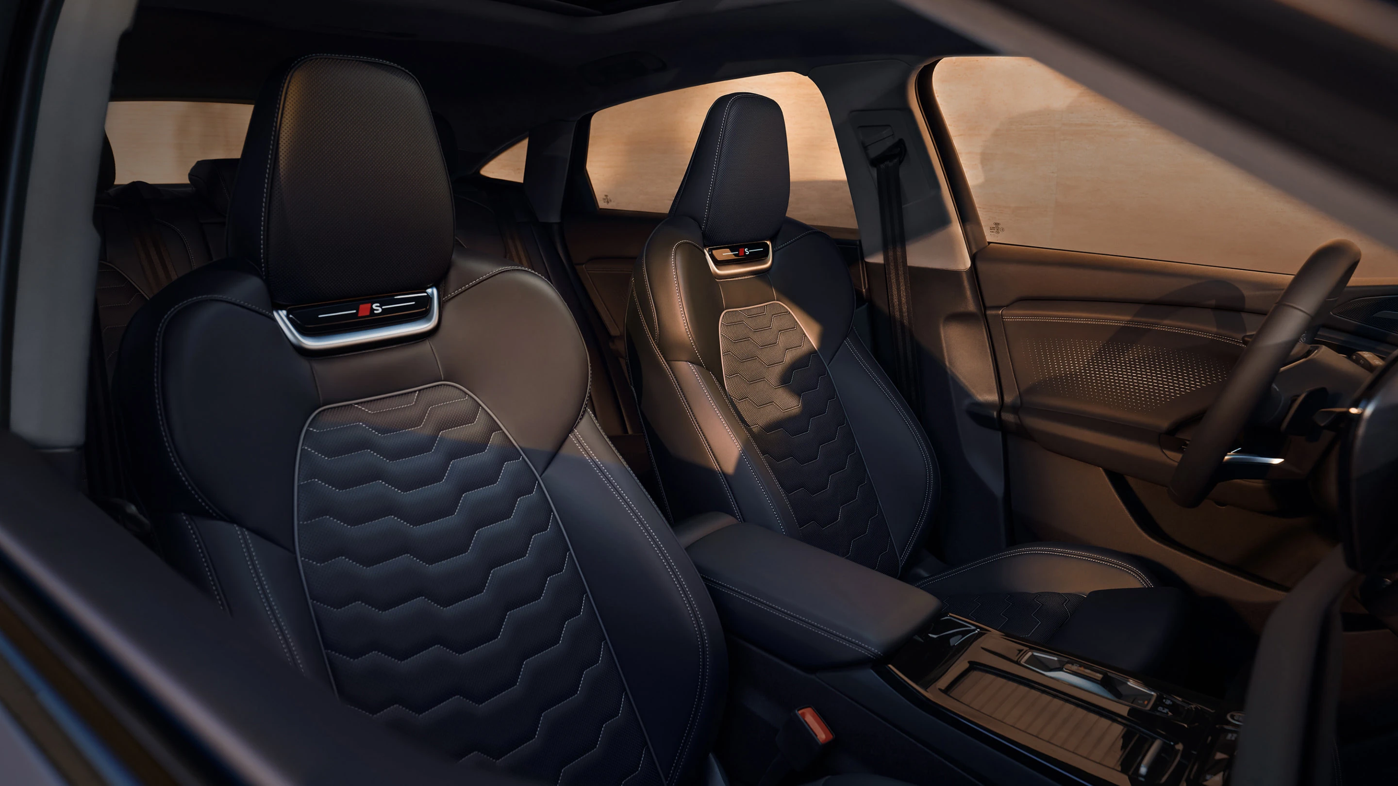 Audi Q6L Sportback e-tron quattro frontseats view