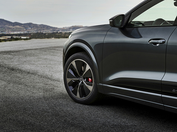 Audi SQ6 e-tron wheels view