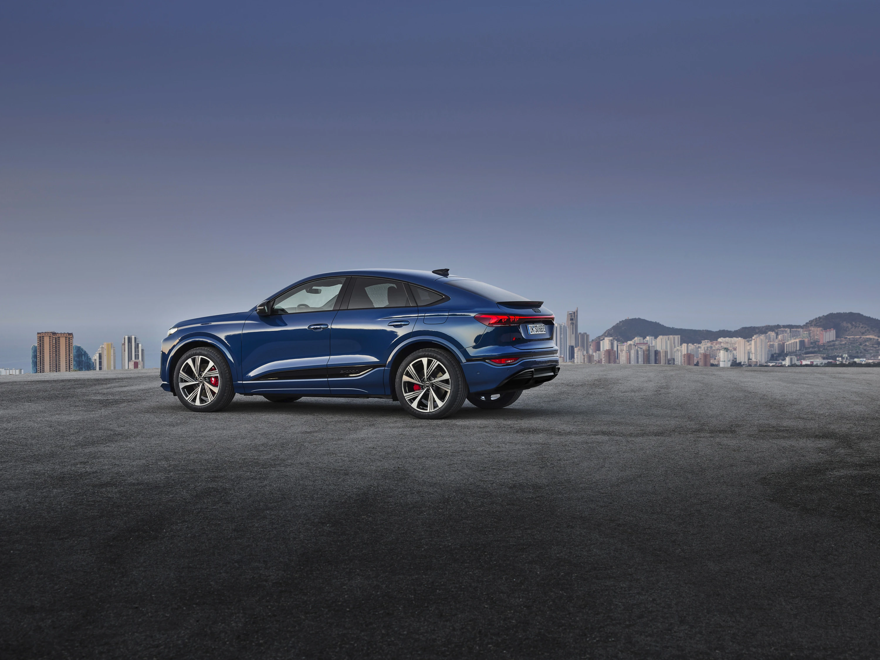 Audi SQ6 Sportback e-tron exterior view