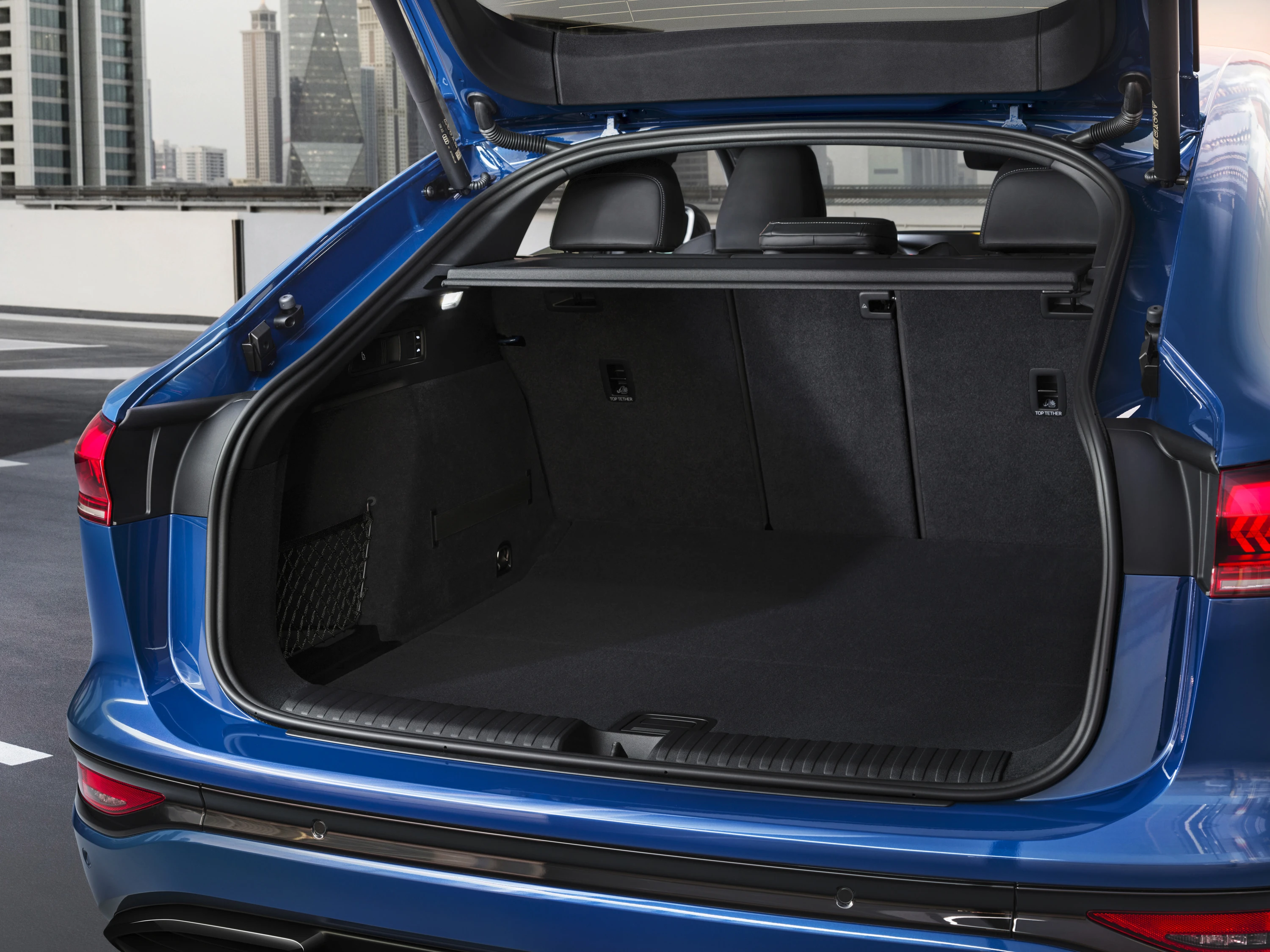 Audi SQ6 Sportback e-tron trunk view