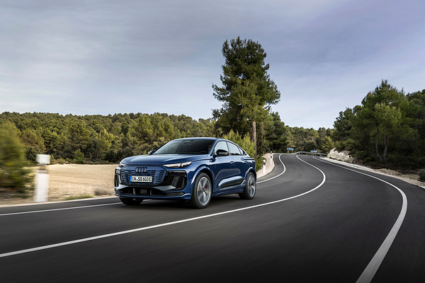 Audi SQ6 Sportback e-tron dynamic view