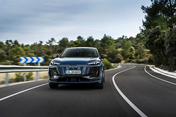 Audi SQ6 Sportback e-tron dynamic view
