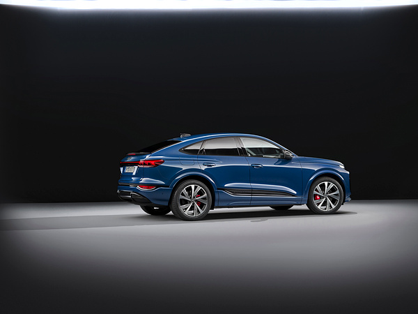Audi SQ6 Sportback e-tron exterior view