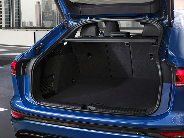 Audi SQ6 Sportback e-tron trunk view
