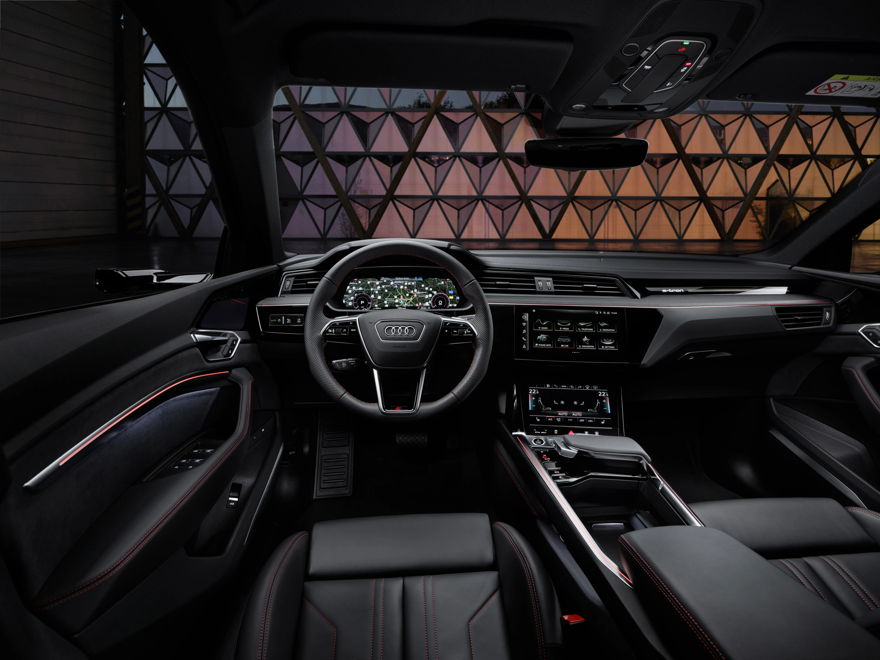 Audi Q8 55 e-tron screens view
