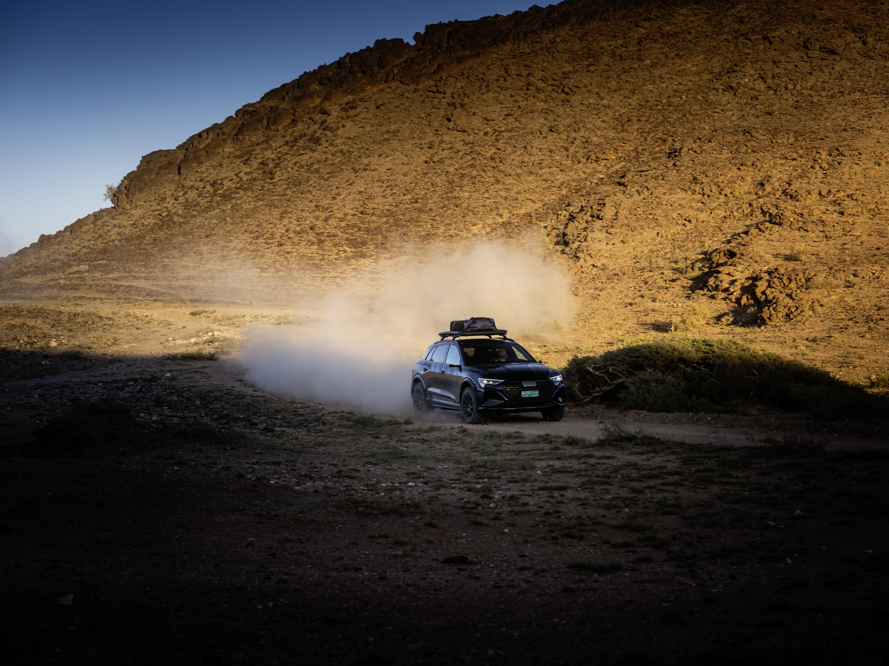 Audi Q8 e-tron edition Dakar dynamic view