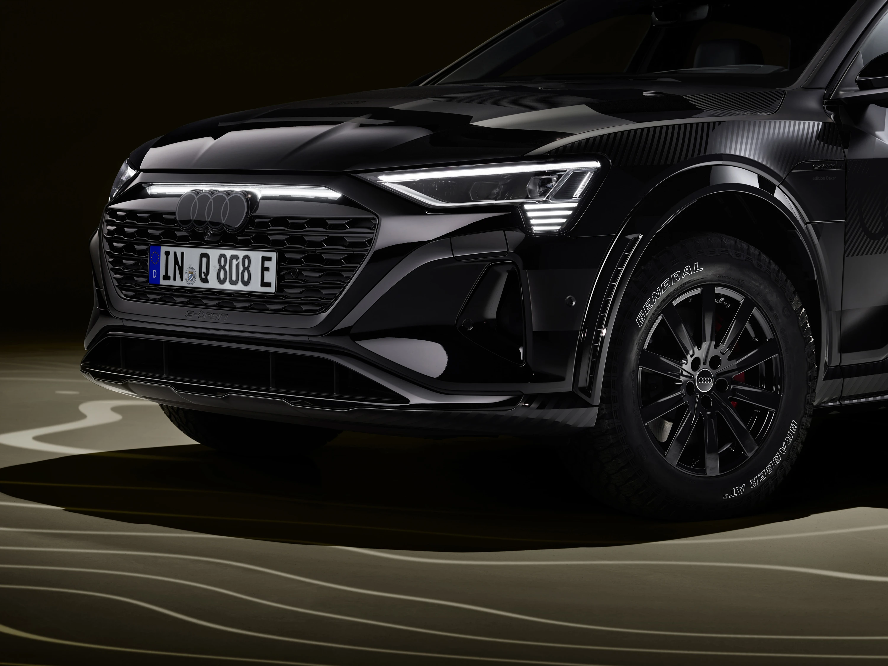 Audi Q8 e-tron edition Dakar headlights view