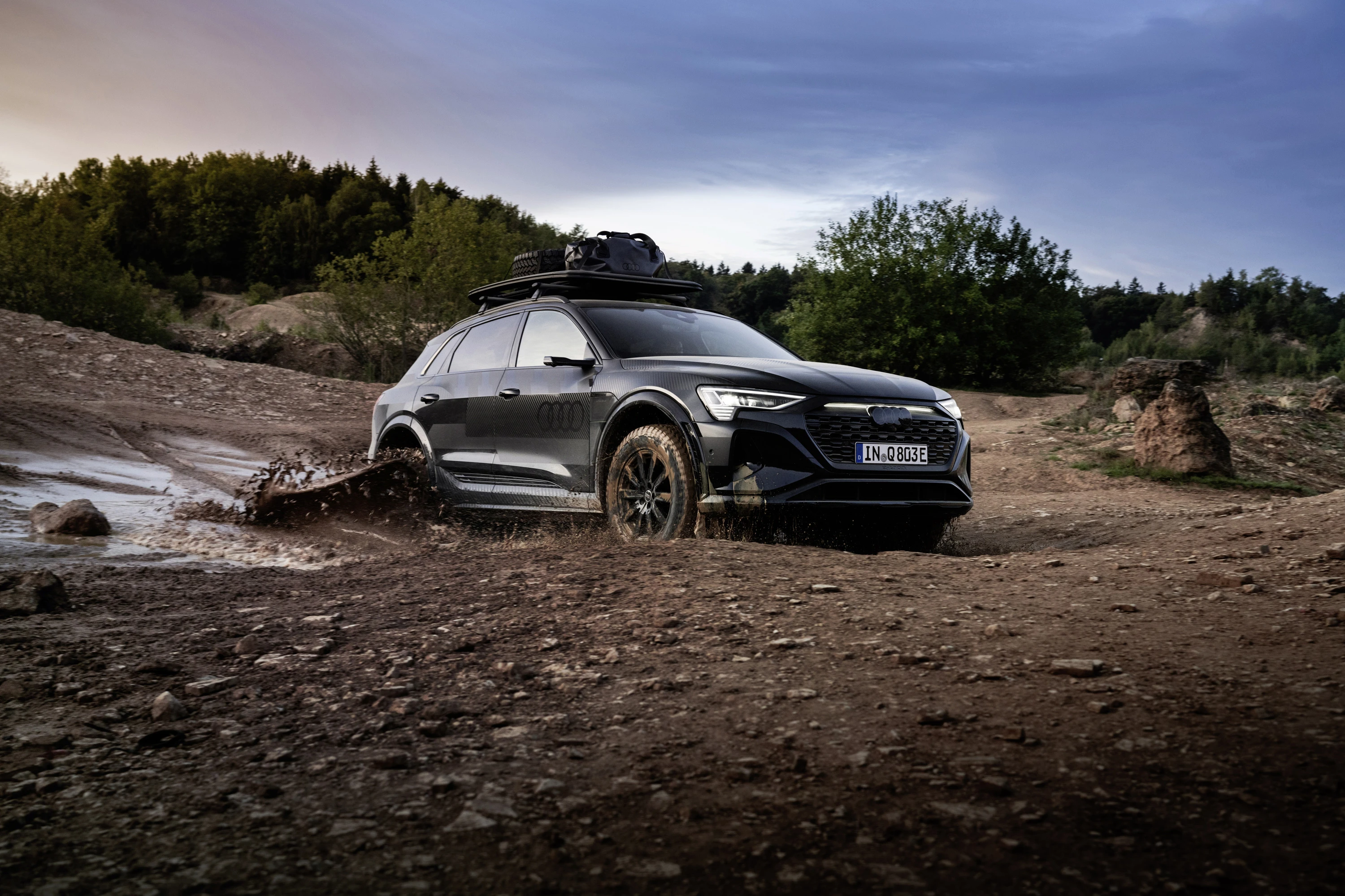 Audi Q8 e-tron edition Dakar dynamic view