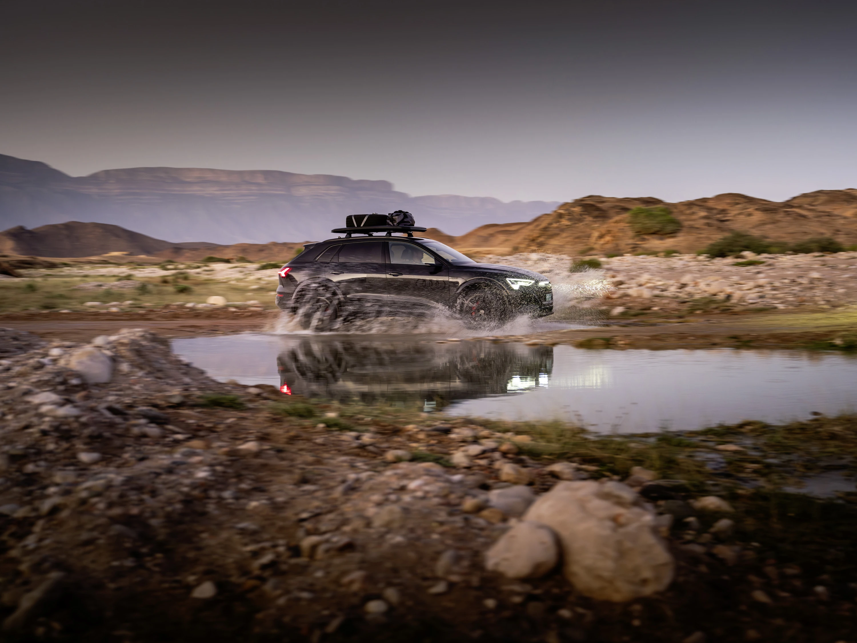 Audi Q8 e-tron edition Dakar dynamic view