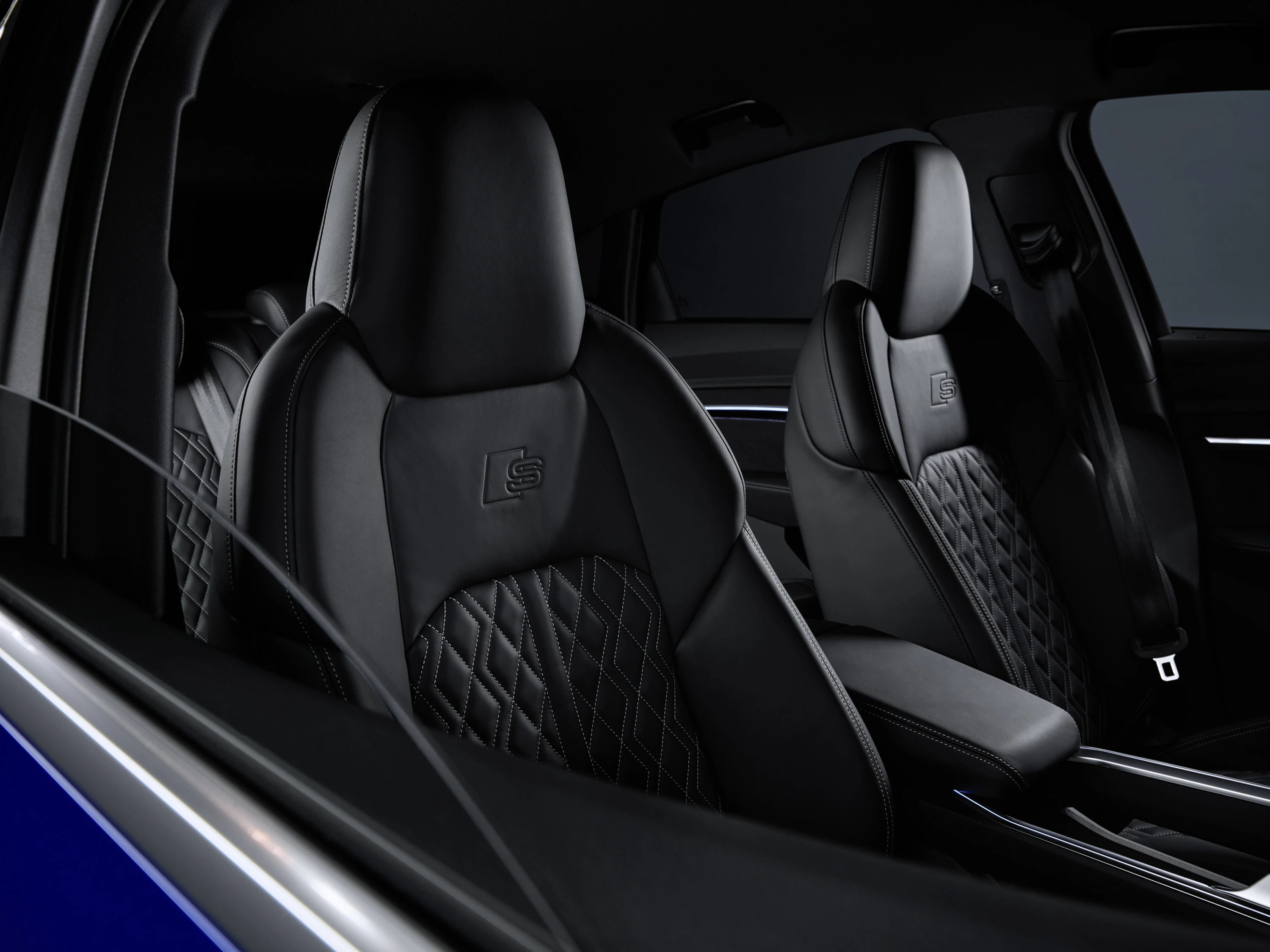 Audi SQ8 Sportback e-tron frontseats view