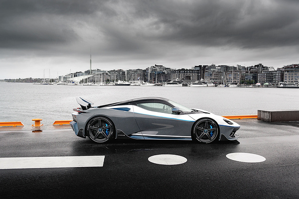 Automobili Pininfarina Battista exterior view