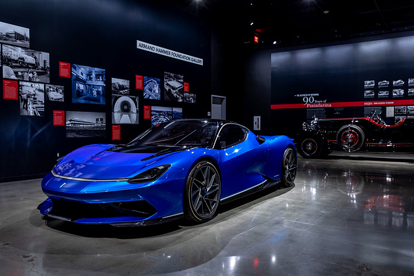 Automobili Pininfarina Battista exterior view