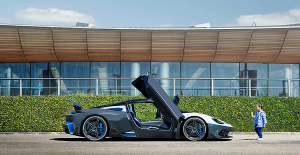 Automobili Pininfarina Battista exterior view