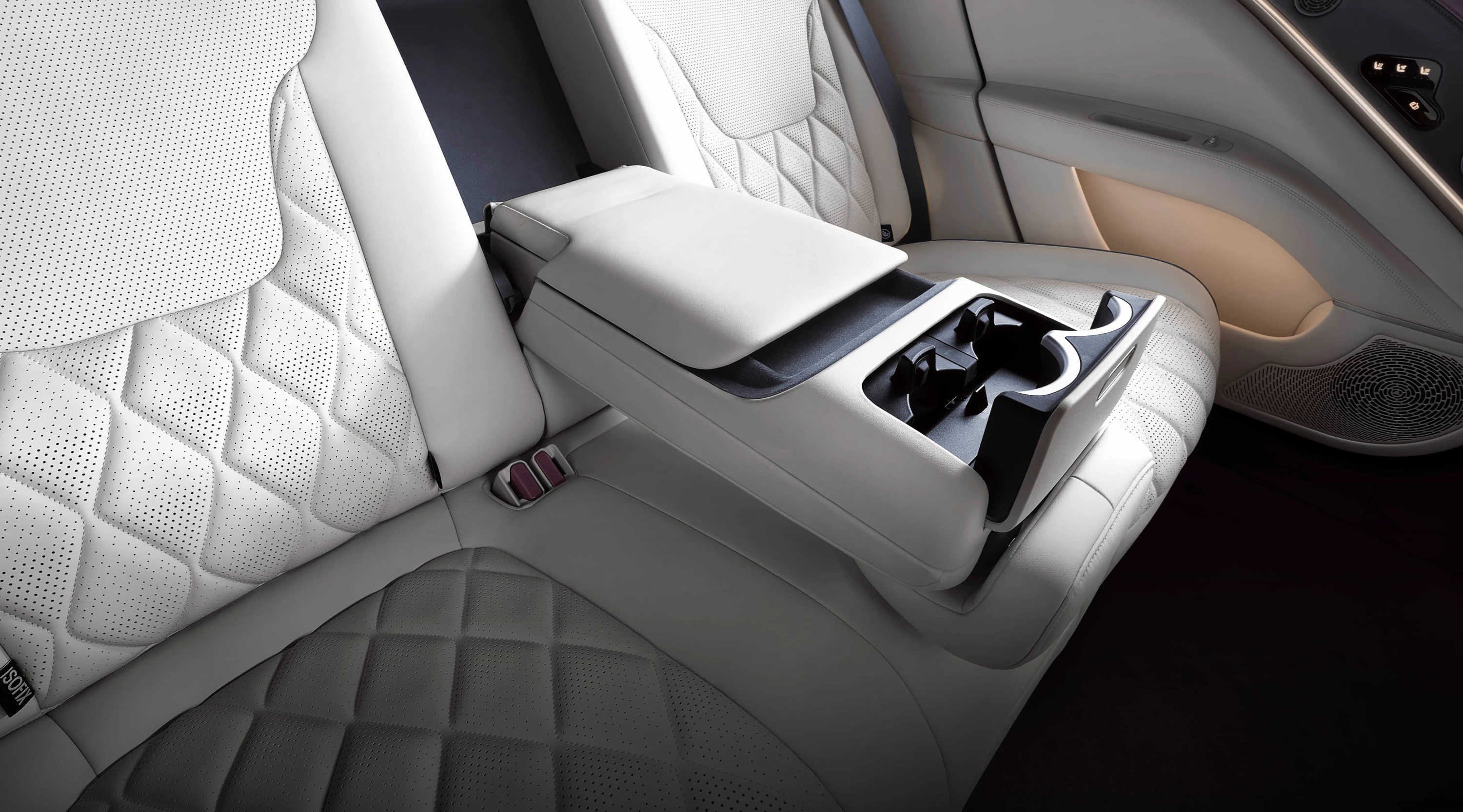 AVATR 11 RWD EV details view