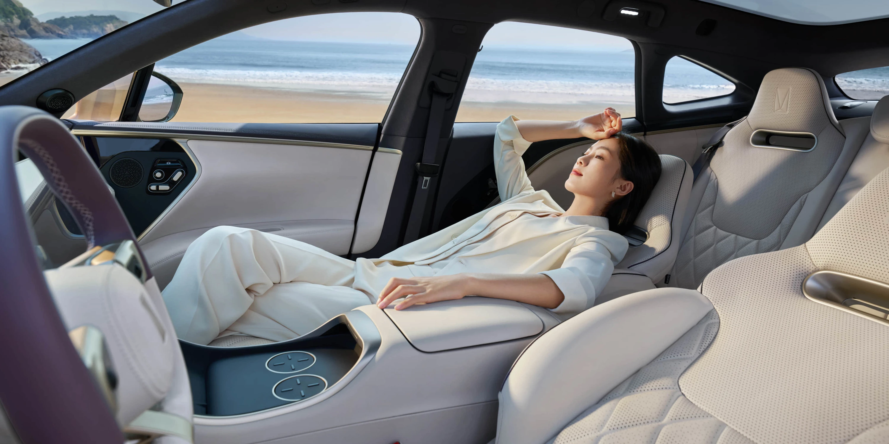 AVATR 11 RWD EV frontseats view