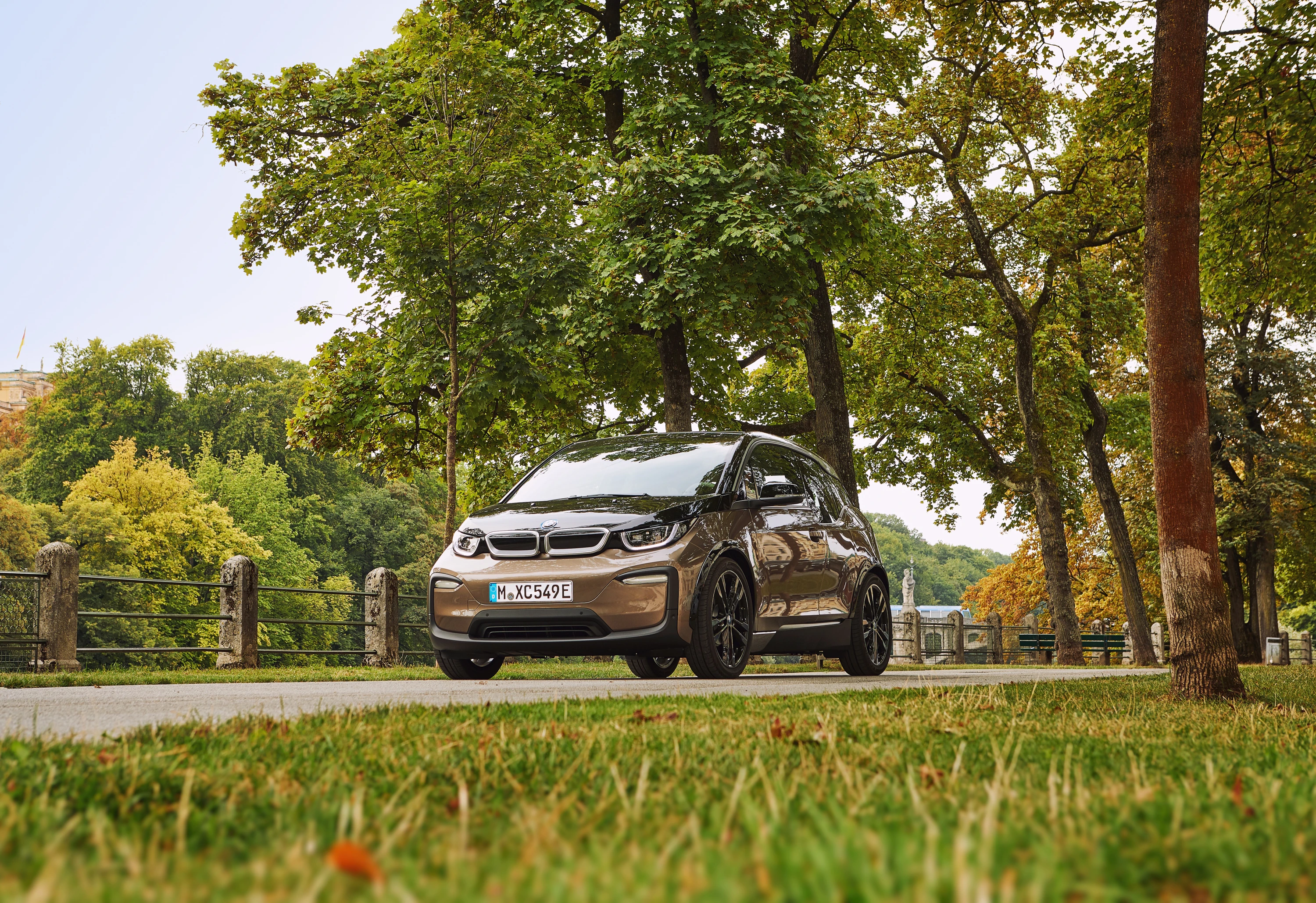 BMW i3 120 Ah exterior view