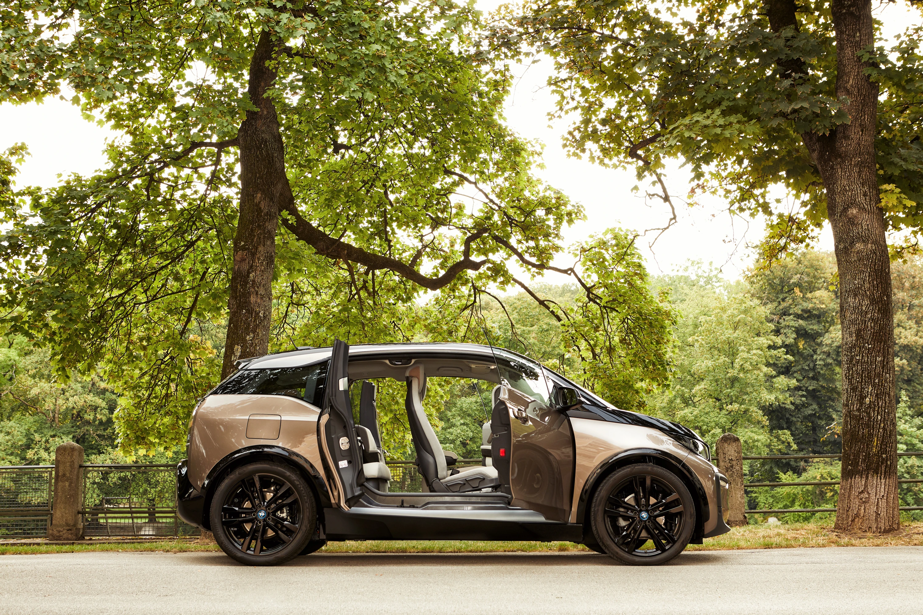 BMW i3 120 Ah exterior view