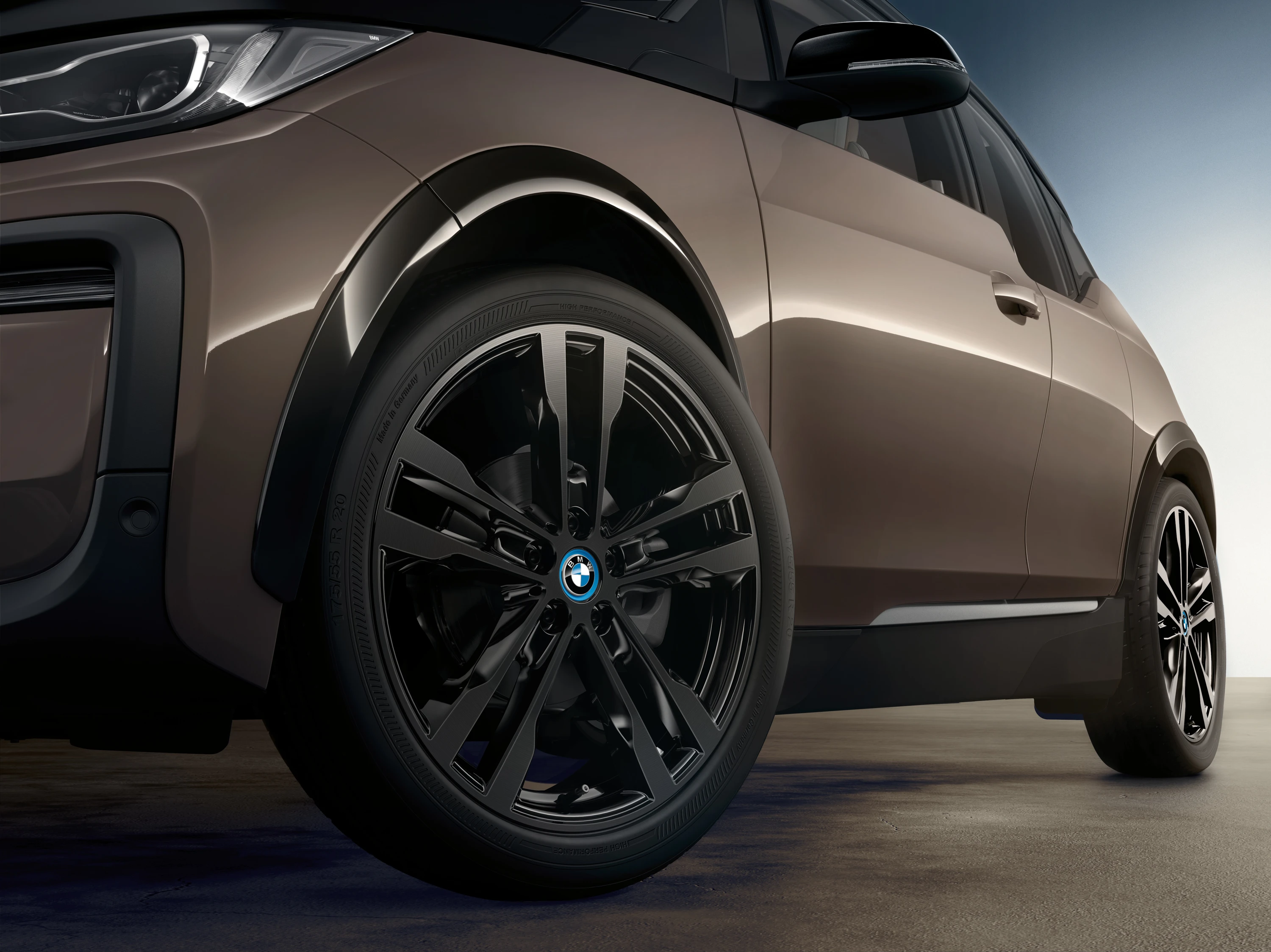 BMW i3 120 Ah wheels view
