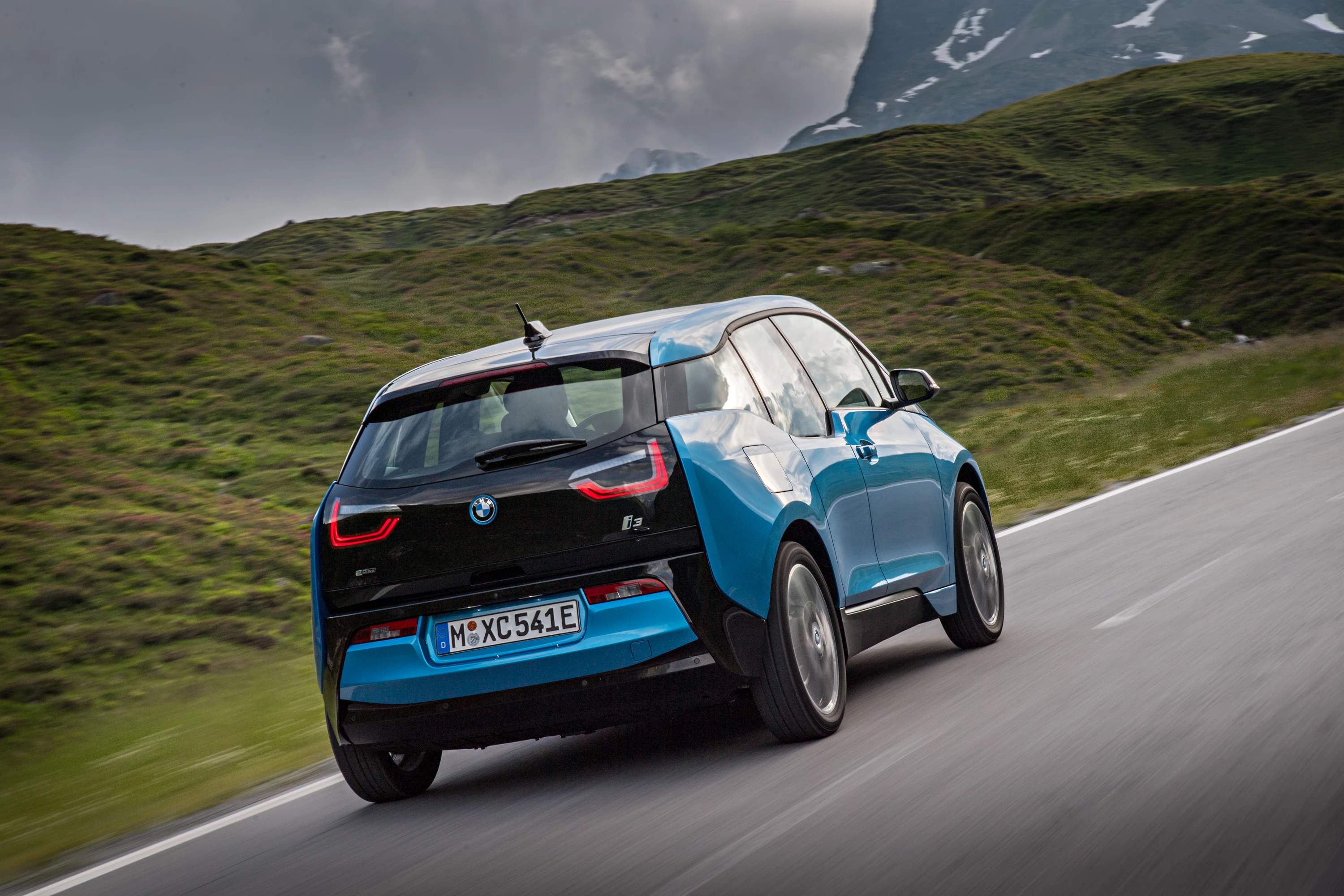 BMW i3 94 Ah exterior view