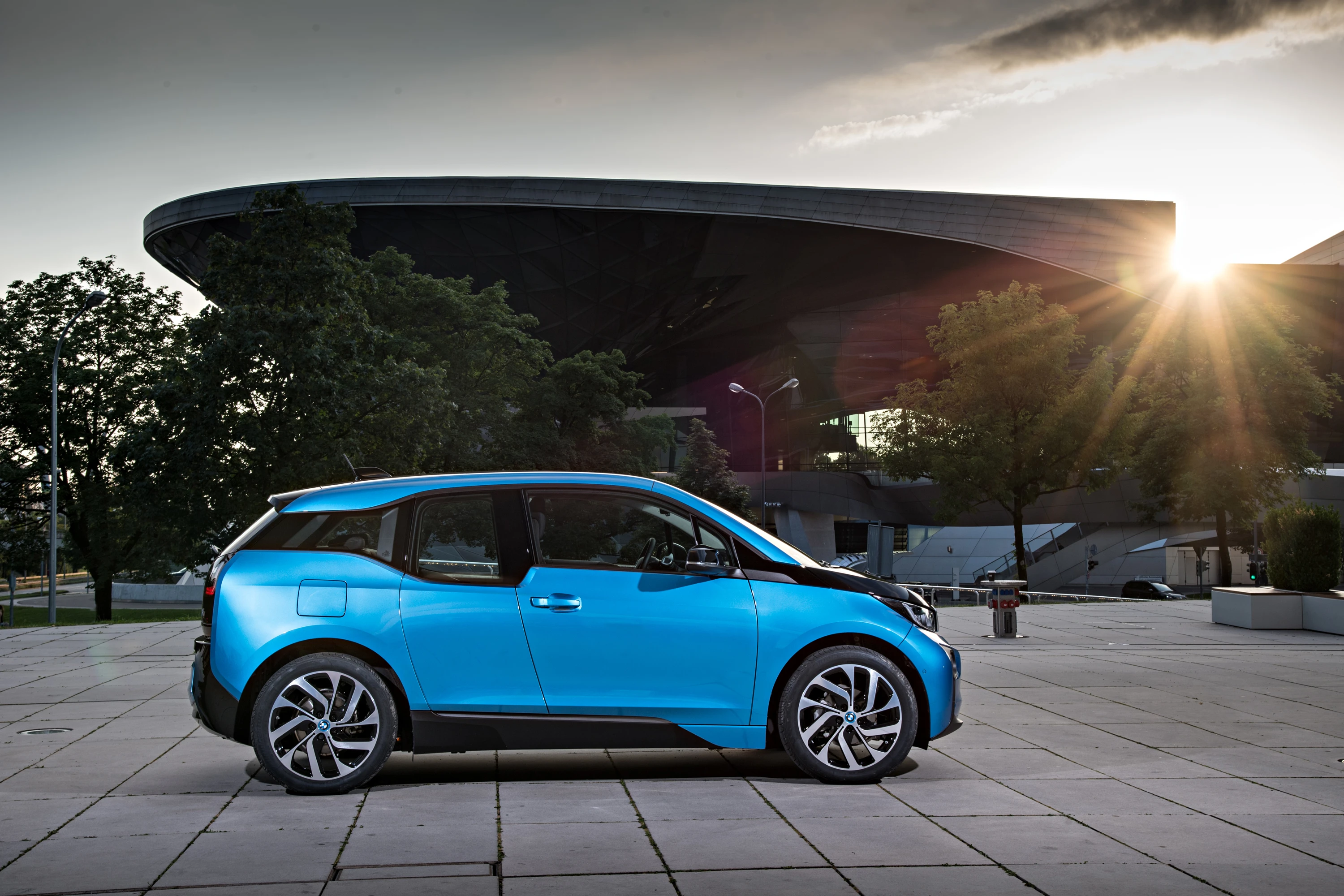 BMW i3 94 Ah exterior view