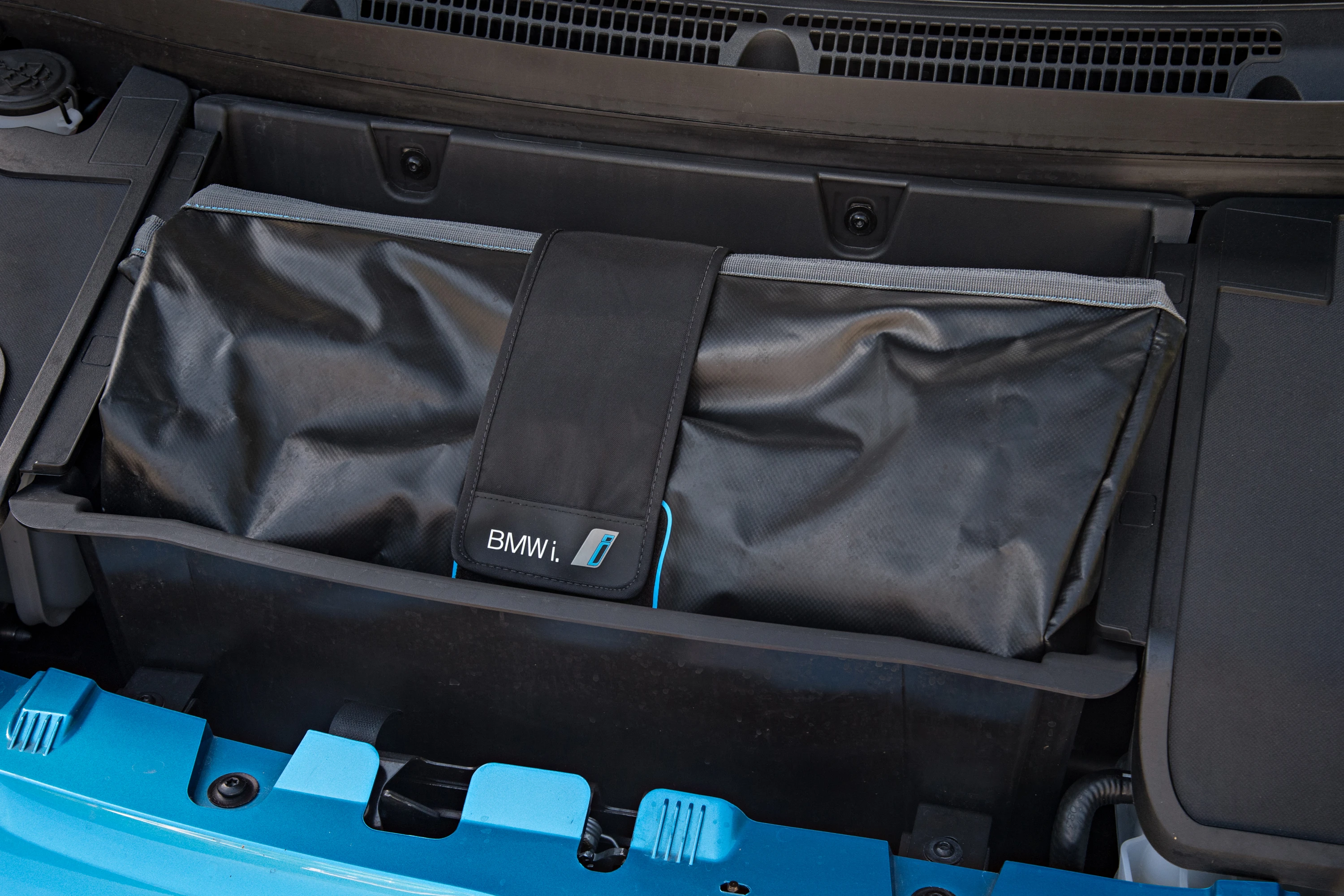 BMW i3 94 Ah frunk view