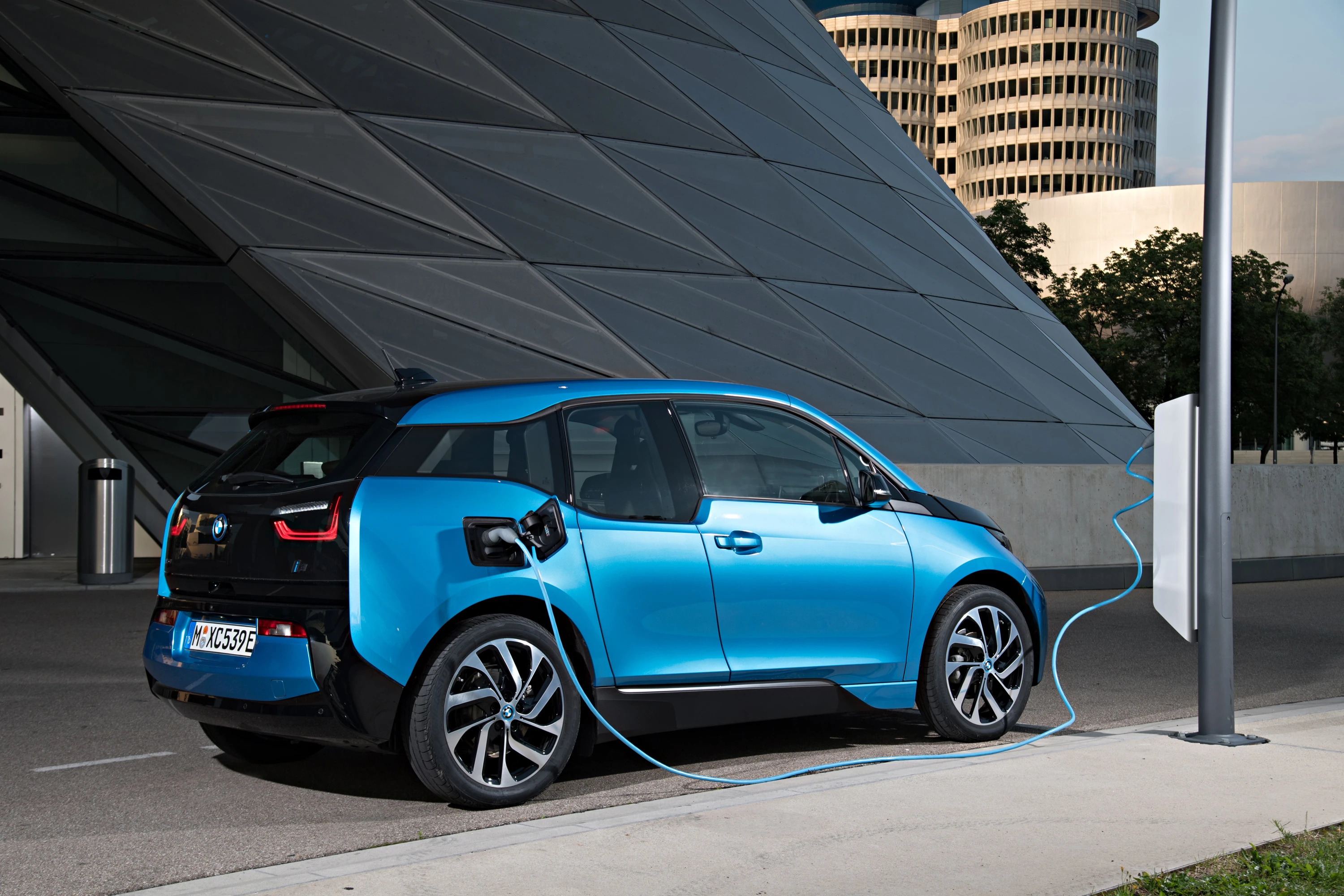 BMW i3 94 Ah charging view