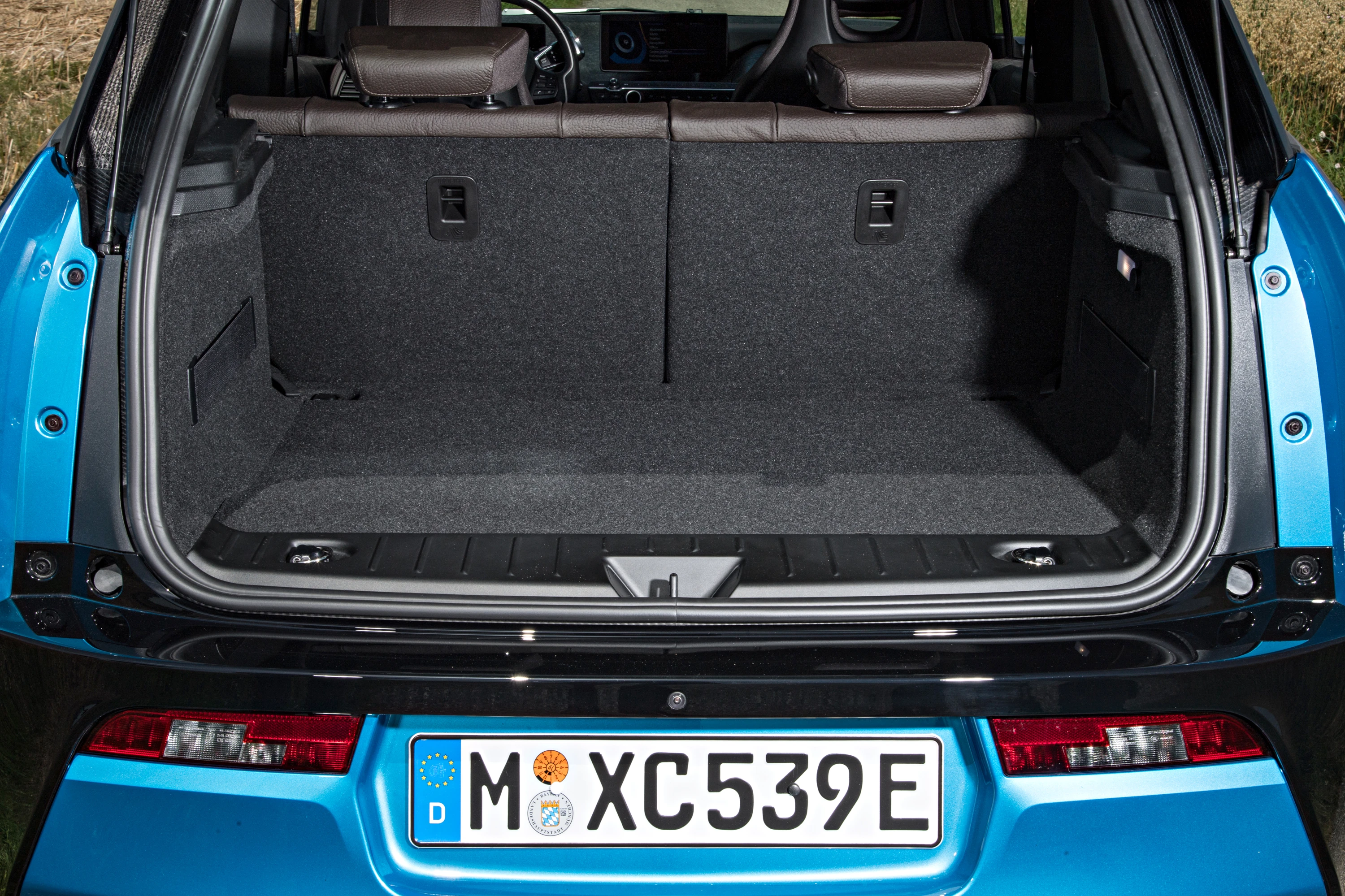 BMW i3 94 Ah trunk view