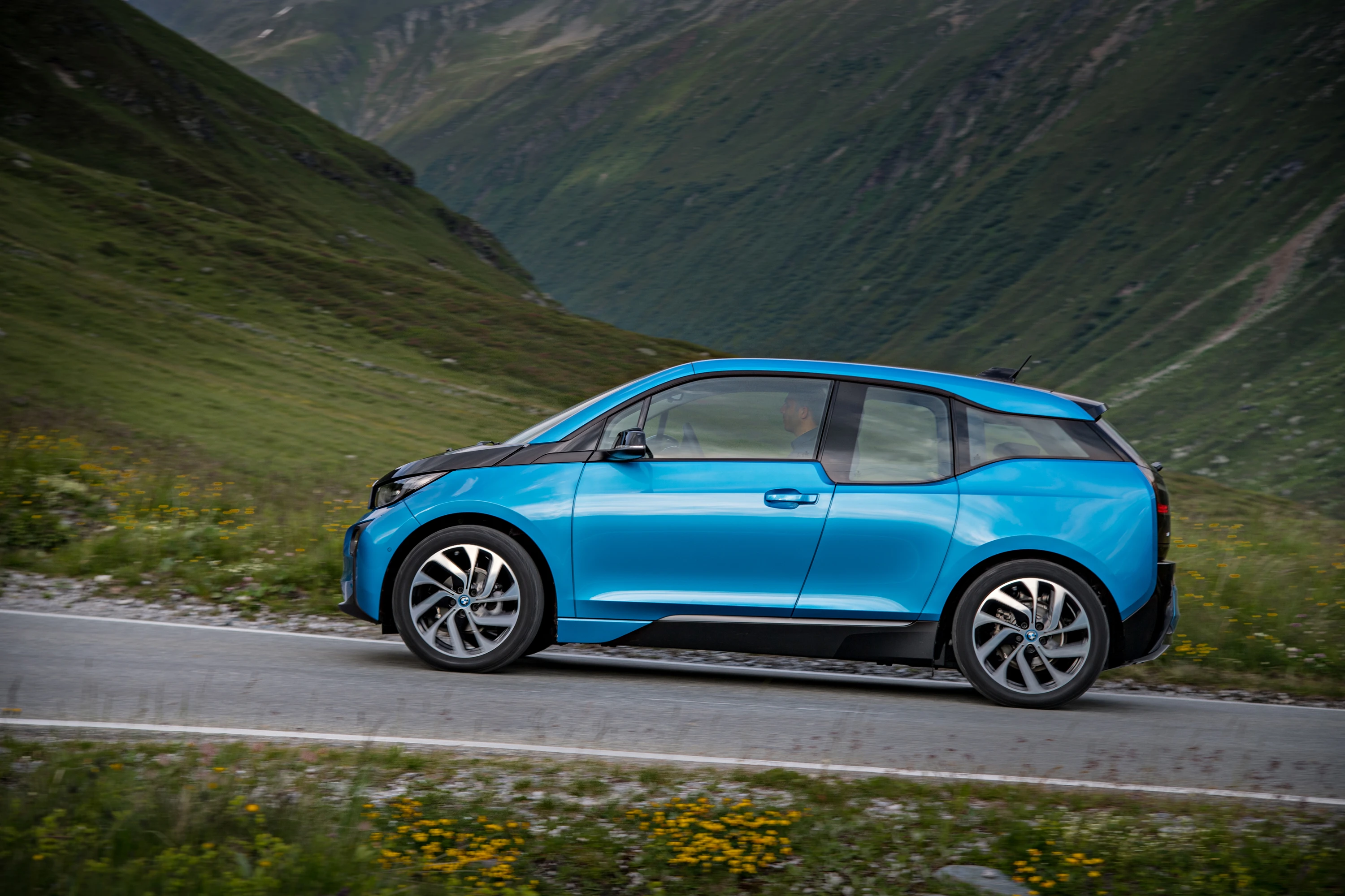 BMW i3 94 Ah exterior view