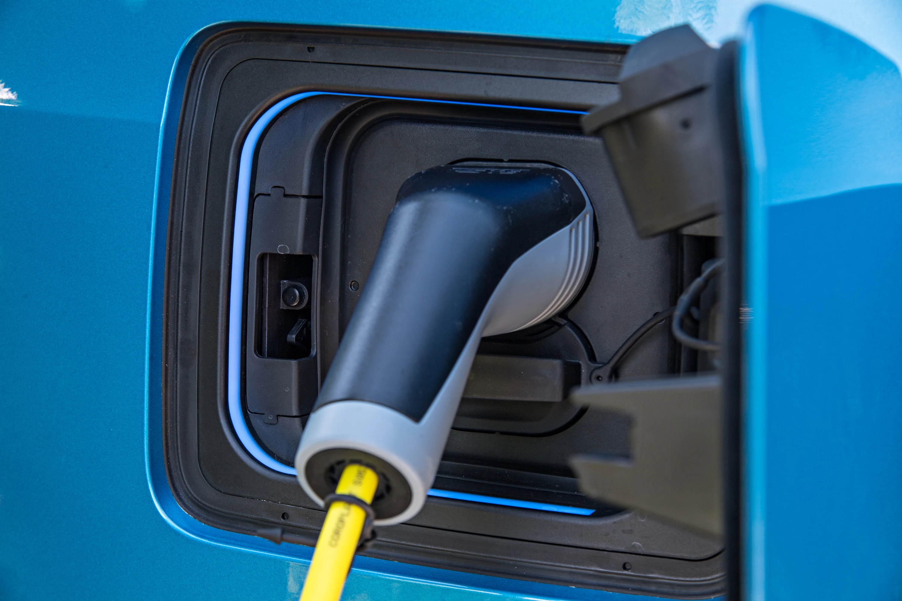 BMW i3 94 Ah chargport view