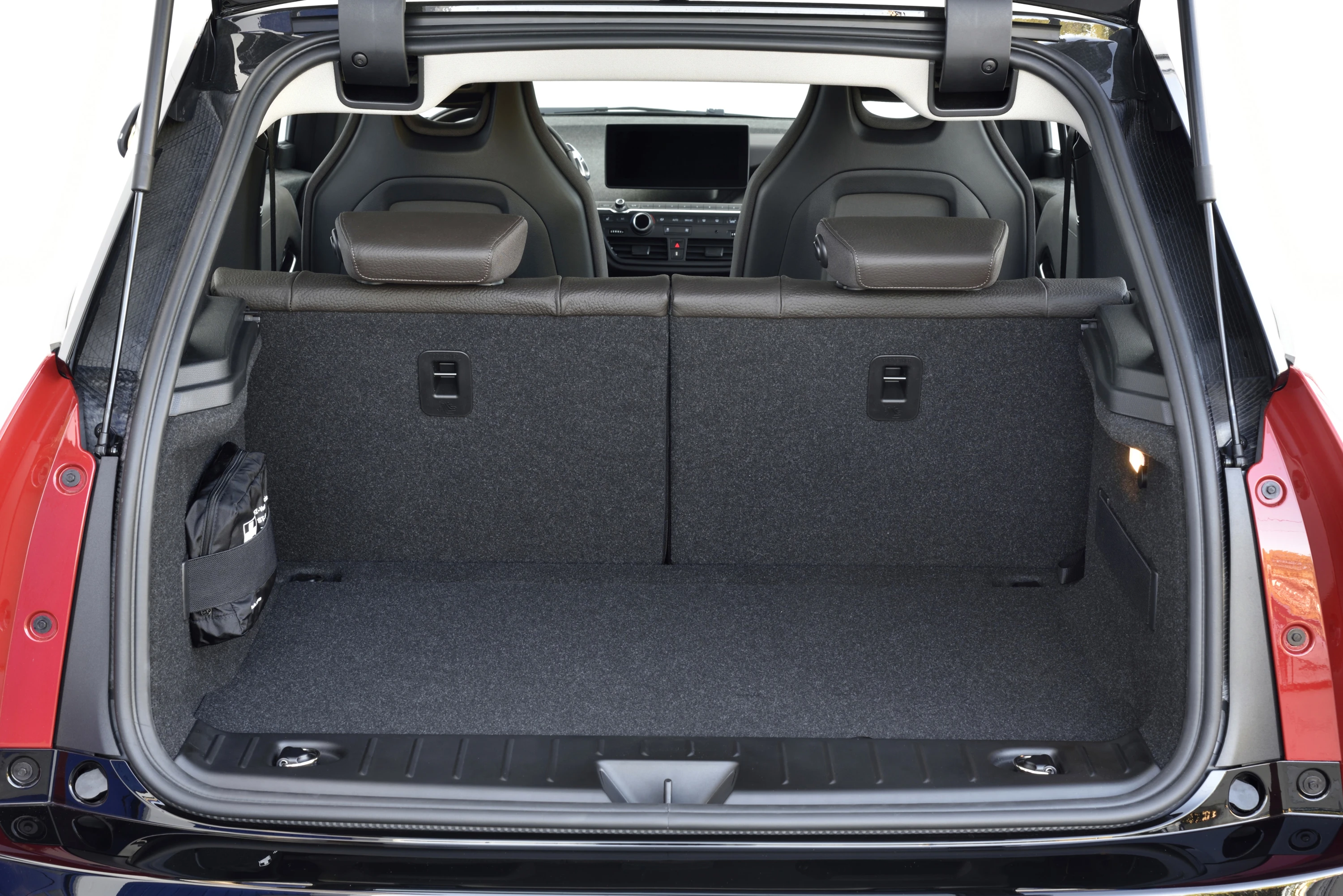 BMW i3s 120 Ah trunk view