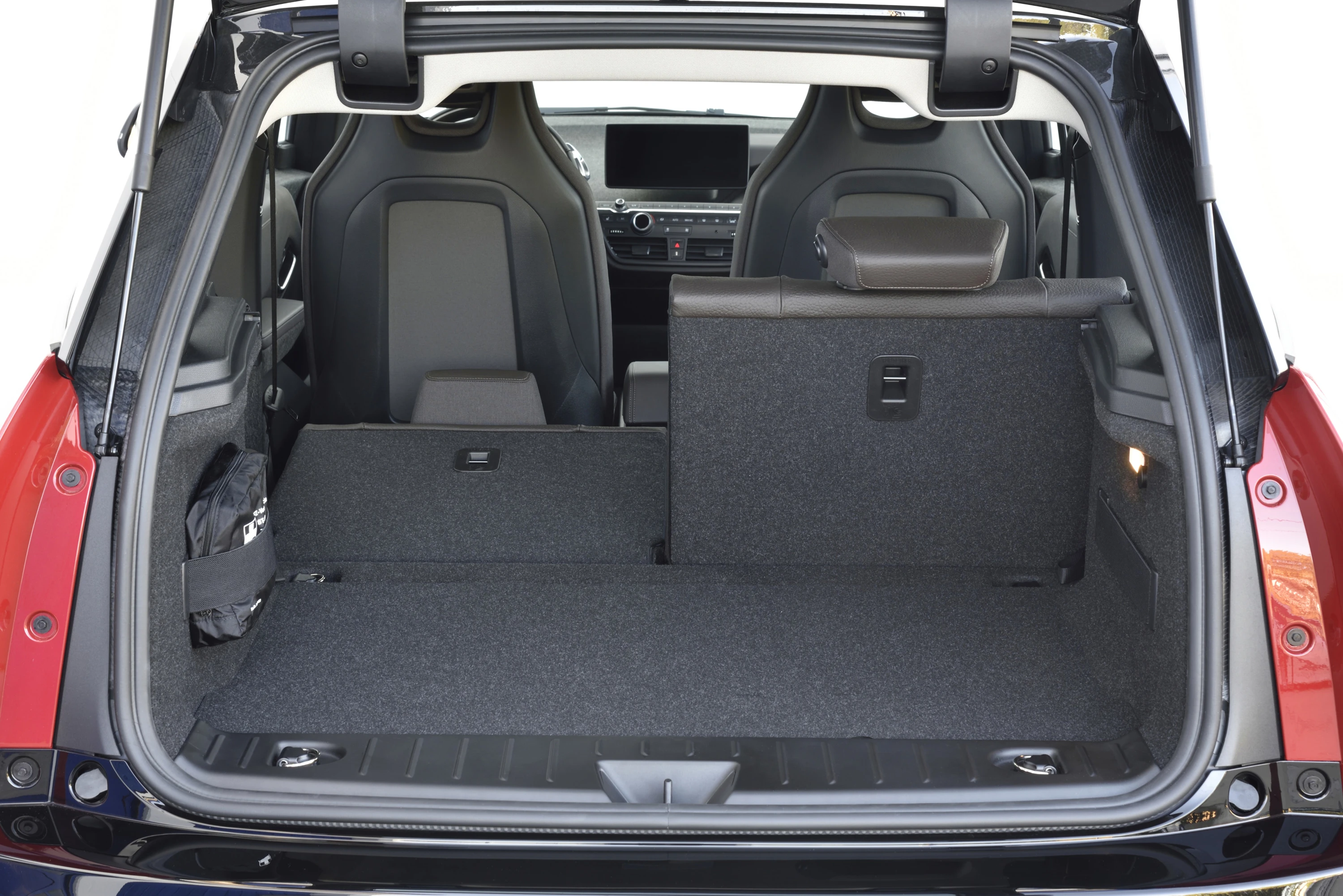 BMW i3s 120 Ah trunk view