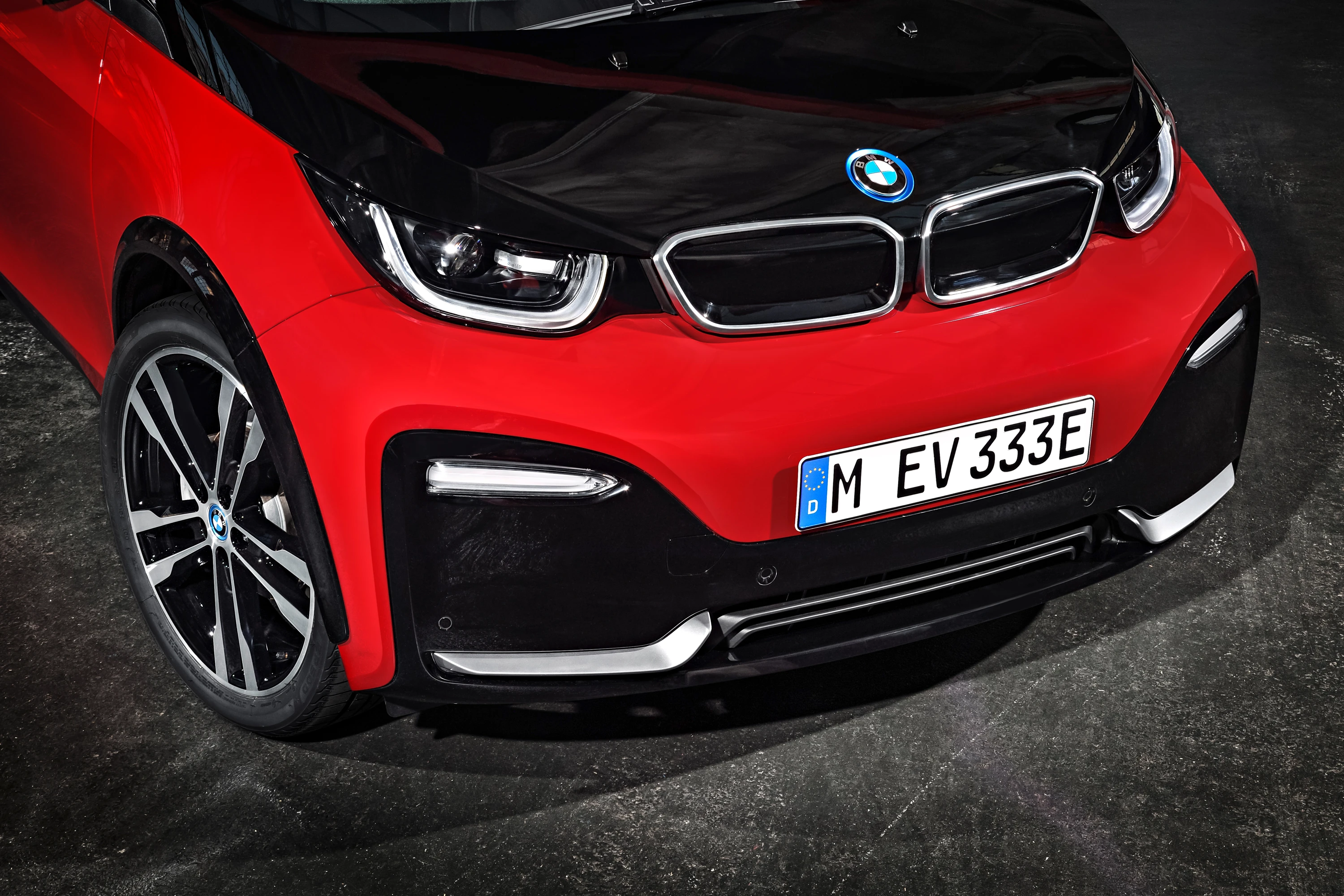 BMW i3s 120 Ah headlights view
