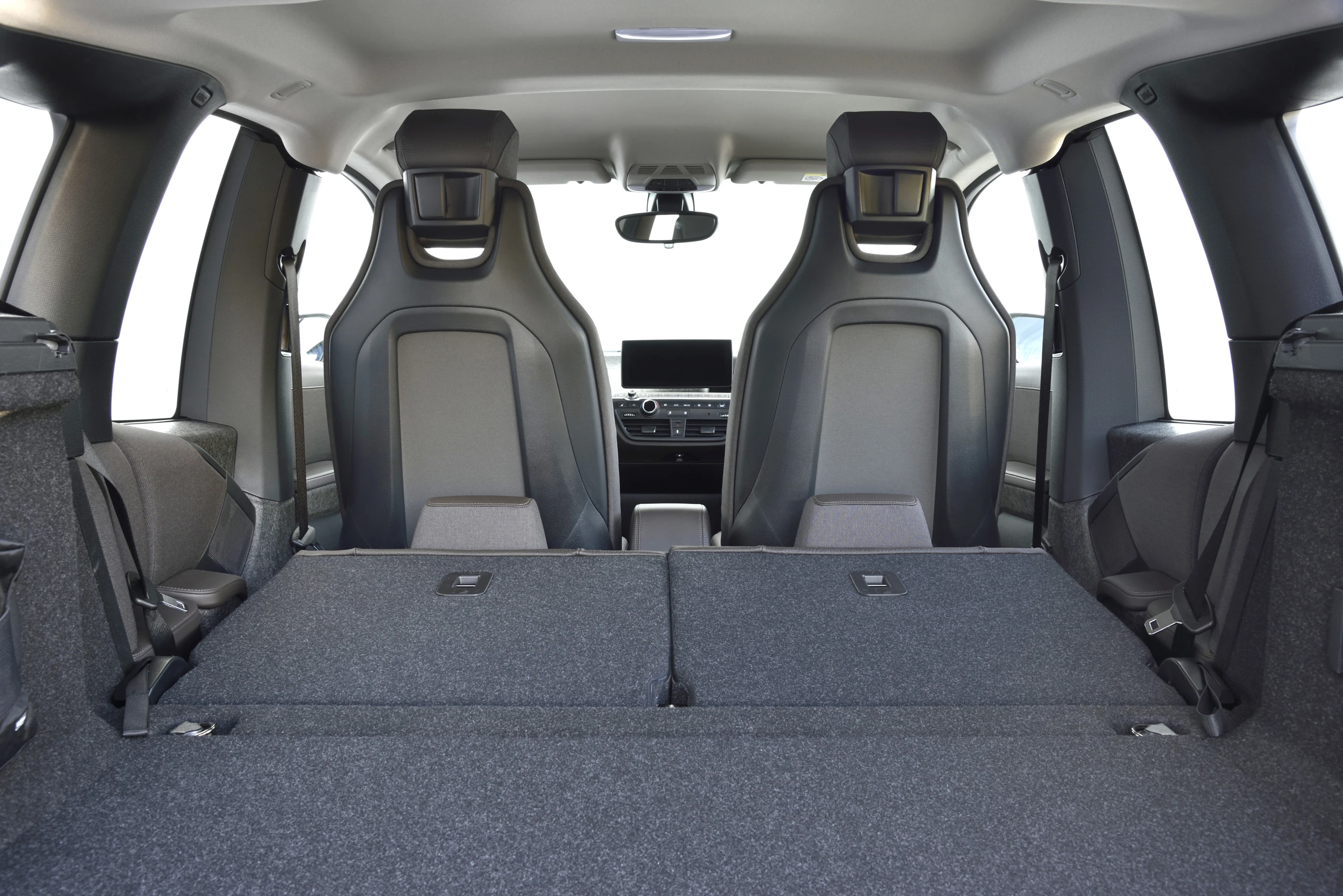 BMW i3s 120 Ah trunk view