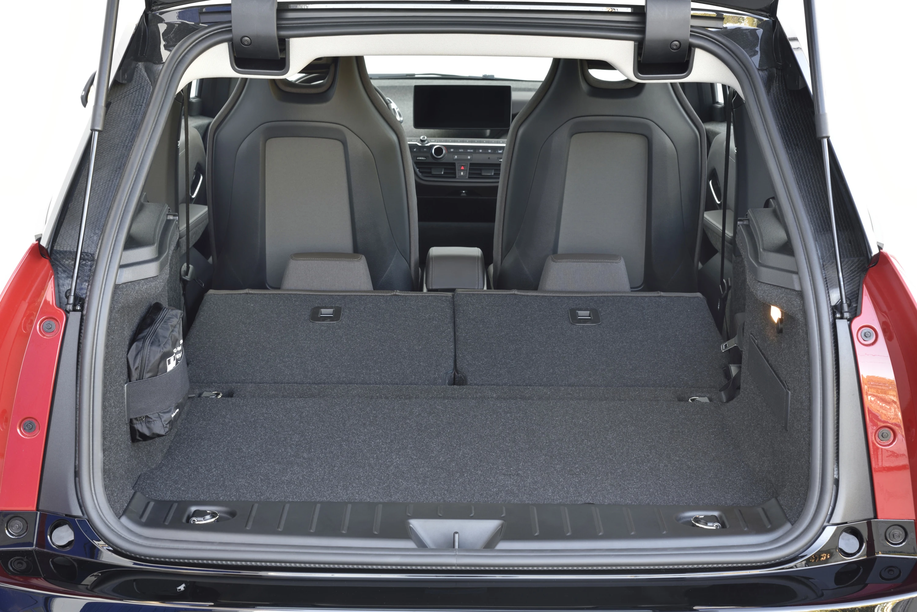 BMW i3s 120 Ah trunk view