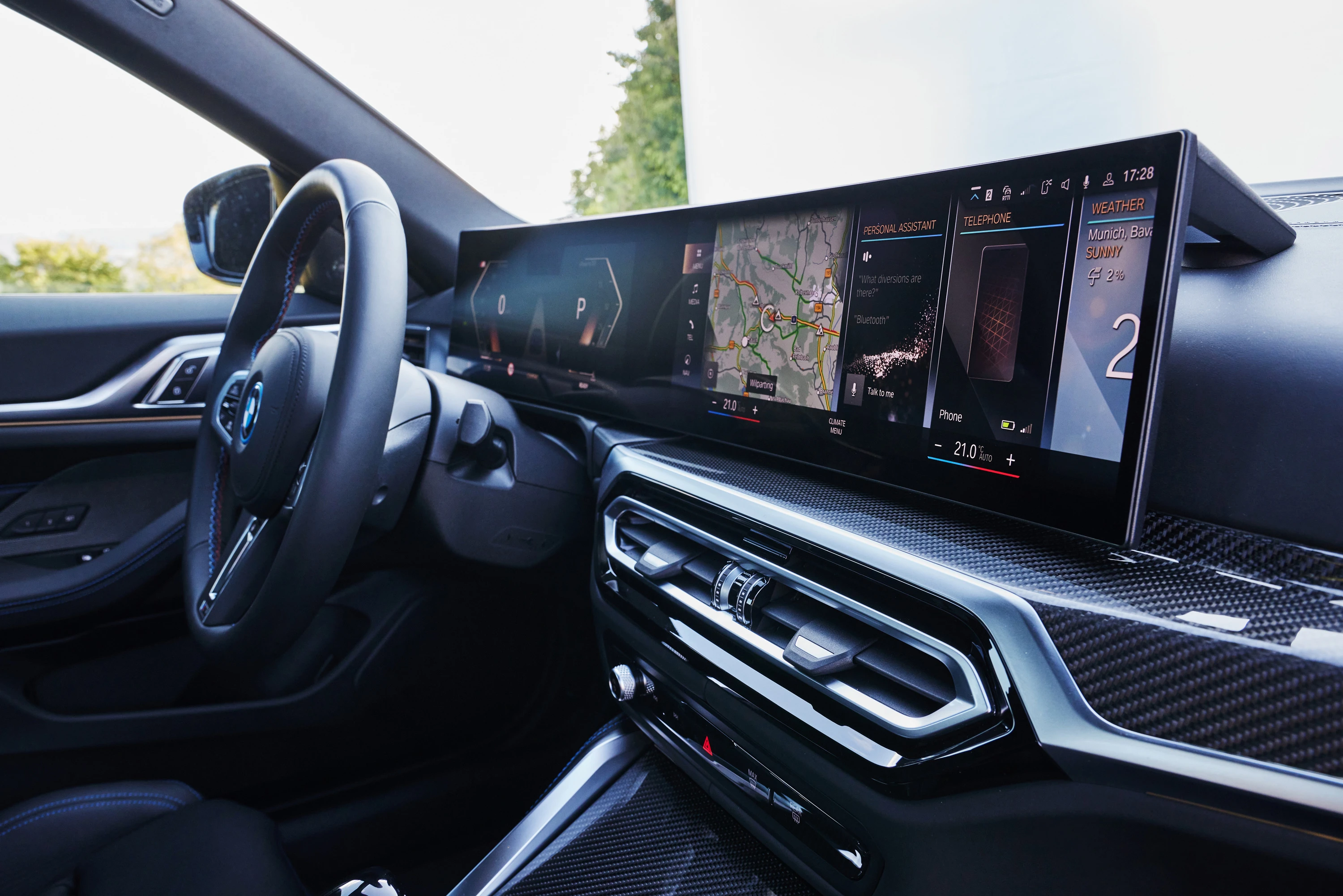 BMW i4 M50 screens view