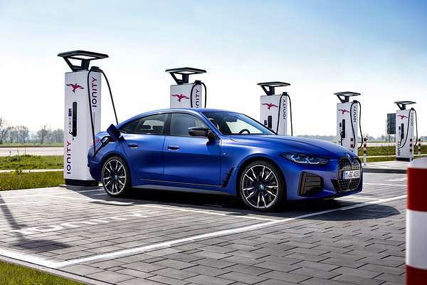 BMW i4 M50 charging view