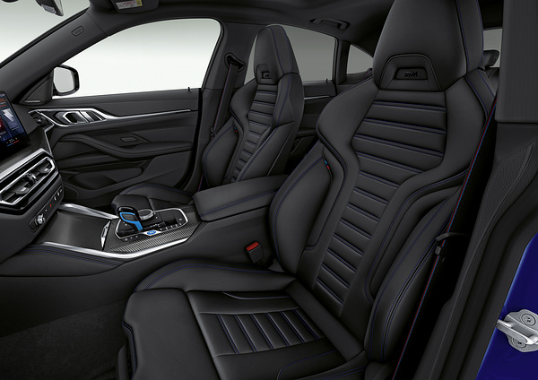 BMW i4 M50 frontseats view