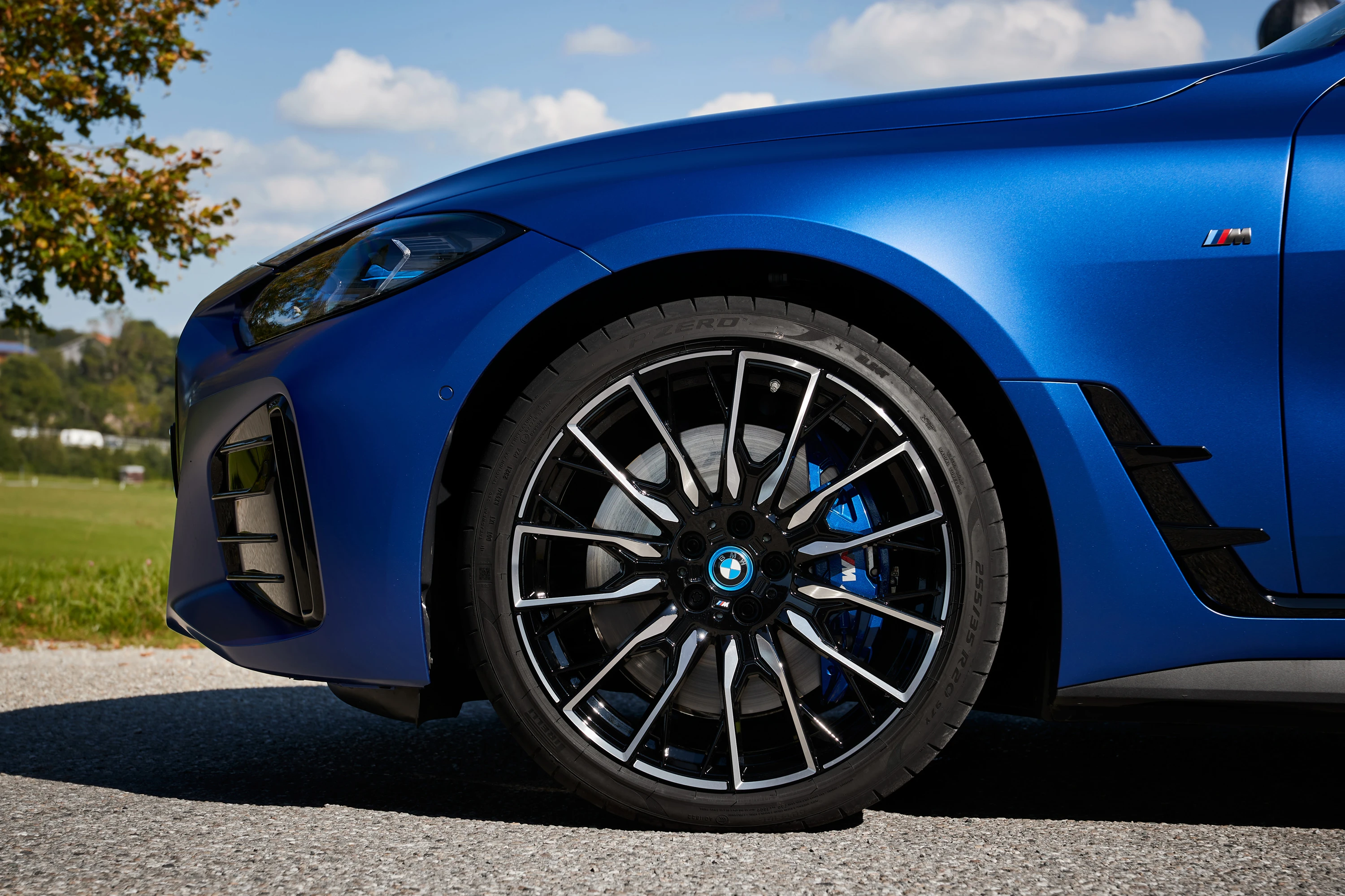 BMW i4 M60 xDrive wheels view