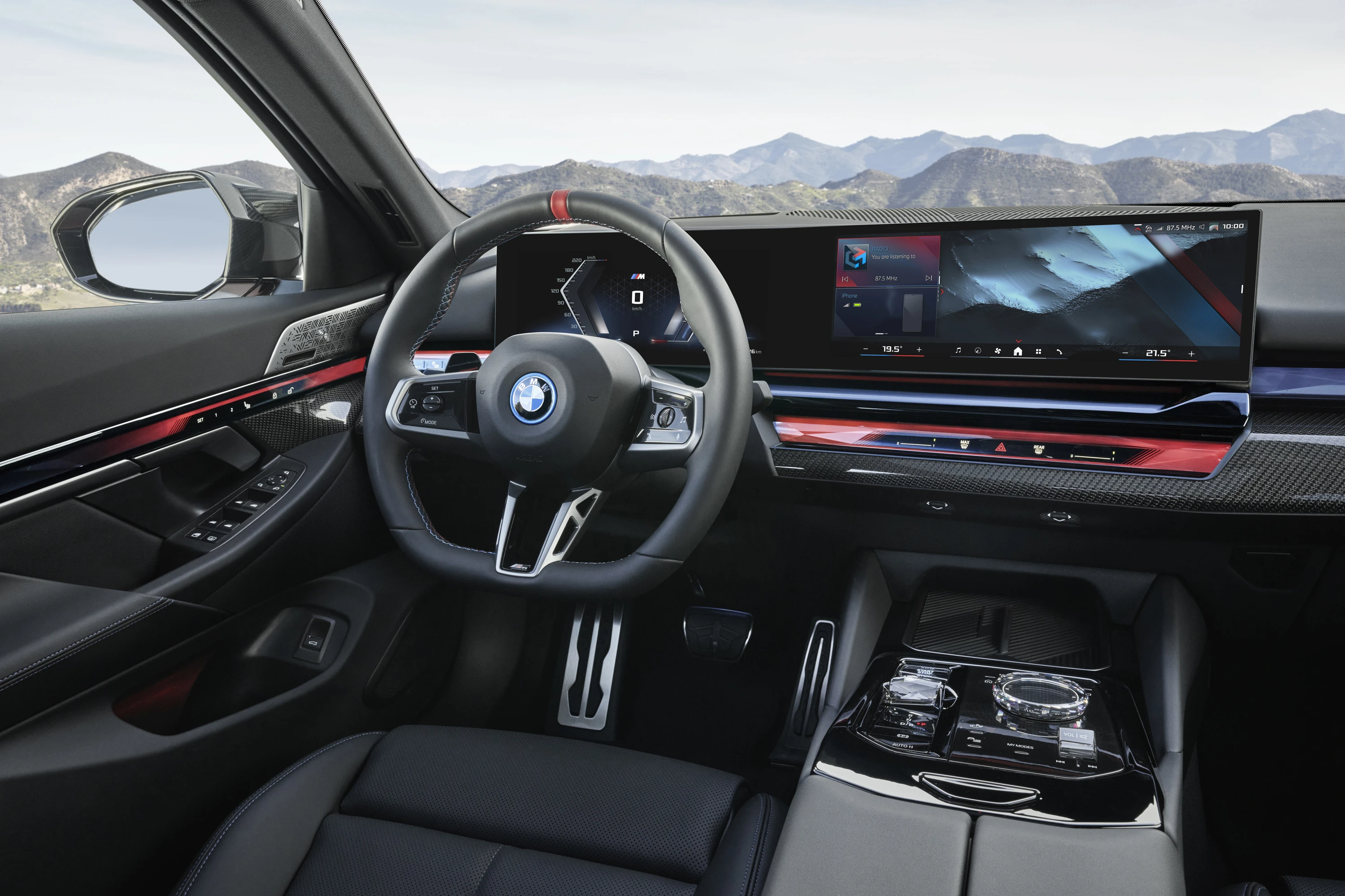 BMW i5 M60 xDrive screens view